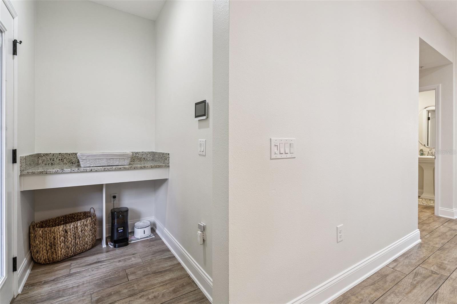 Image 21 of 61 For 647 Plant Street