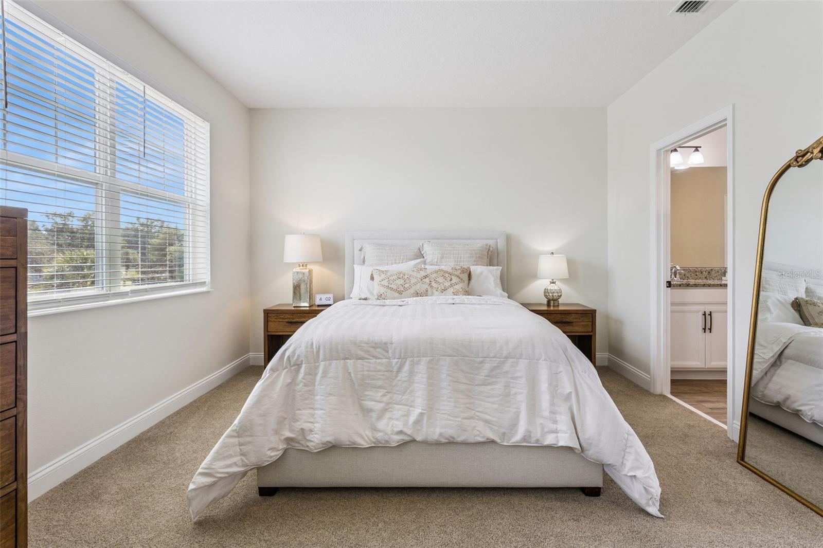 Image 27 of 61 For 647 Plant Street