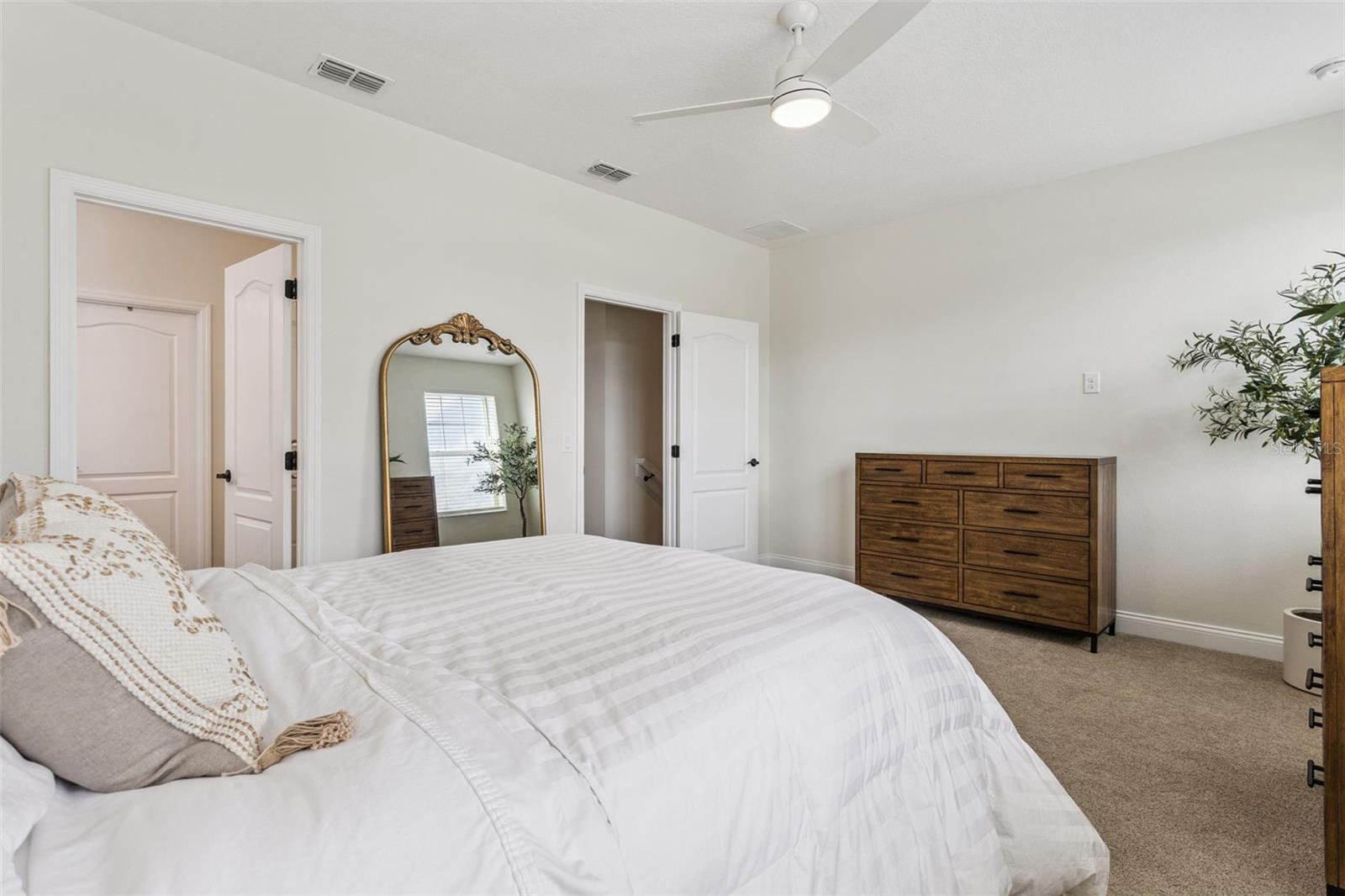 Image 28 of 61 For 647 Plant Street