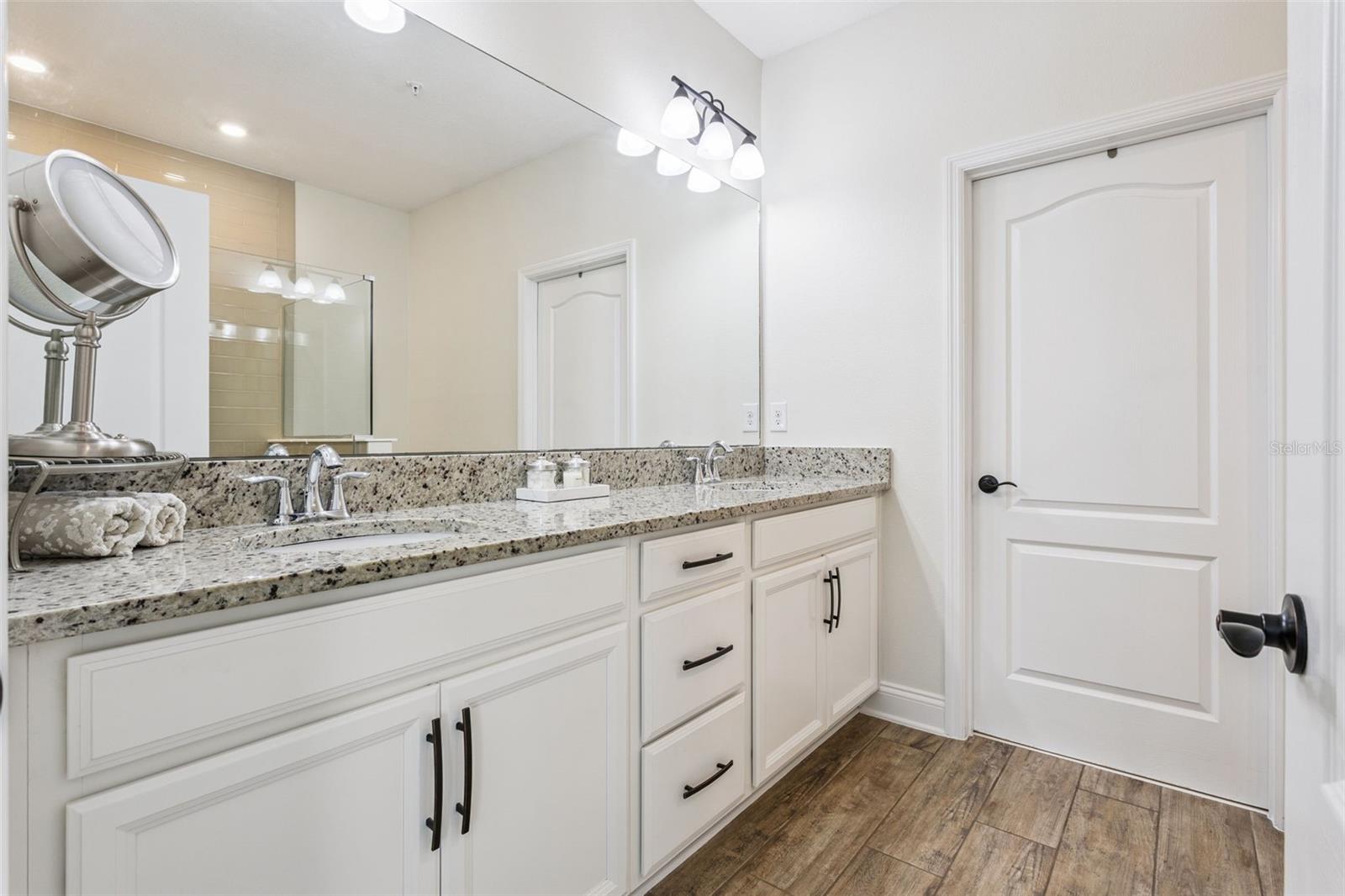 Image 29 of 61 For 647 Plant Street