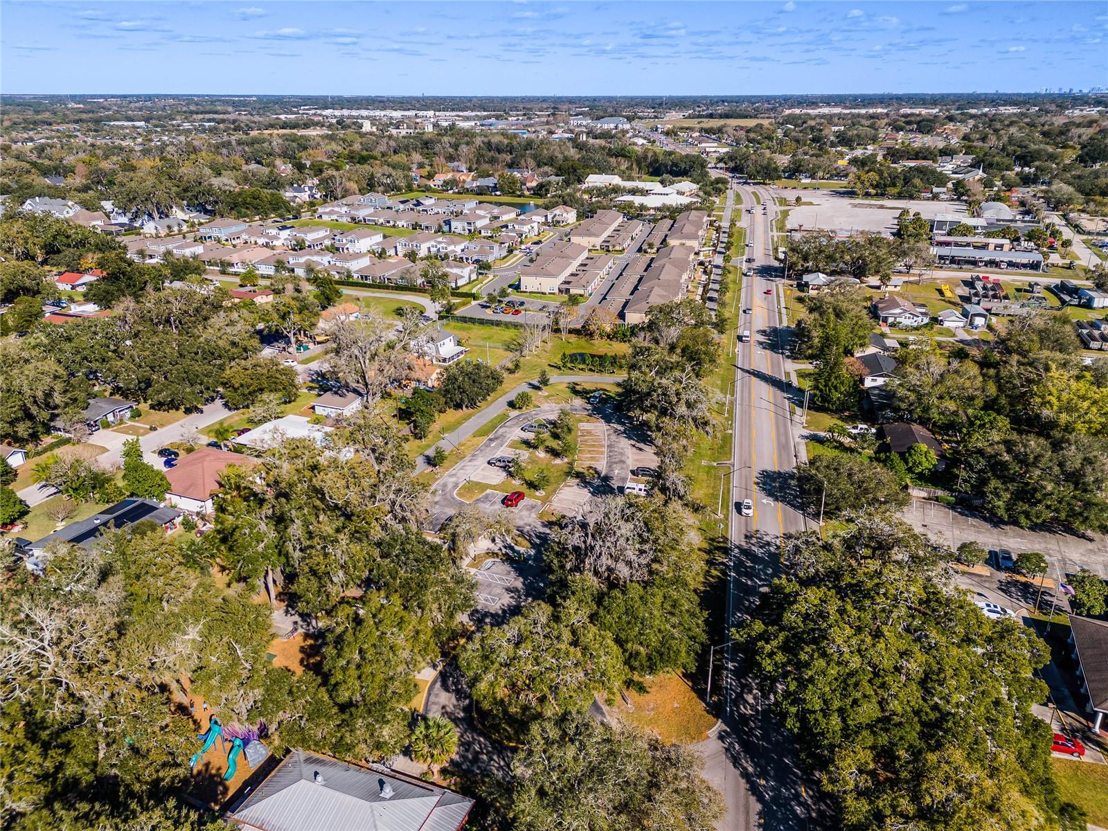 Image 52 of 61 For 647 Plant Street