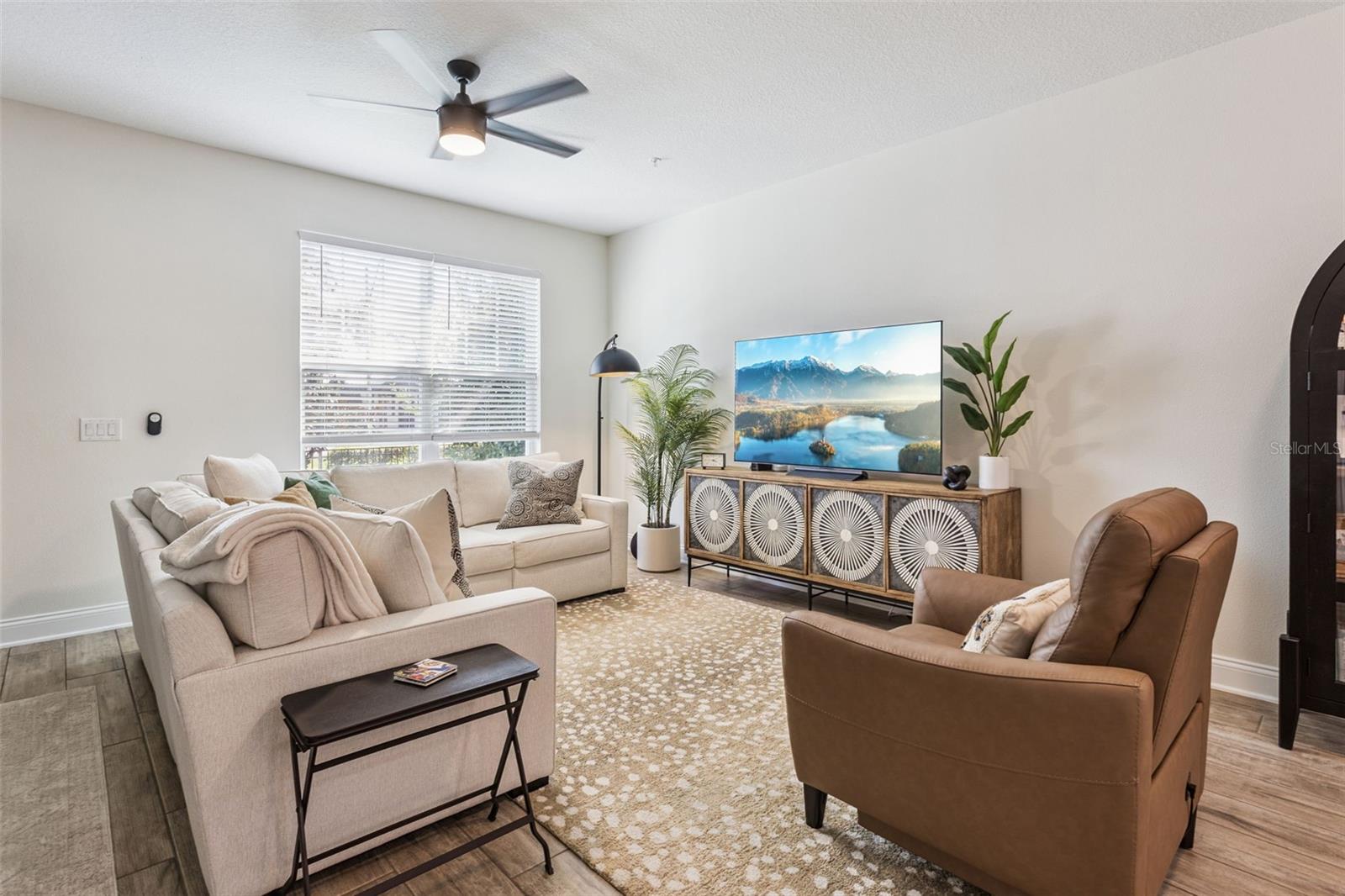 Image 7 of 61 For 647 Plant Street