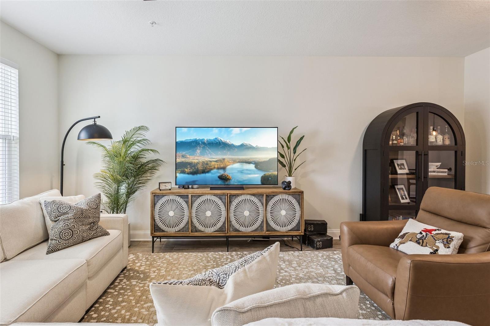 Image 9 of 61 For 647 Plant Street