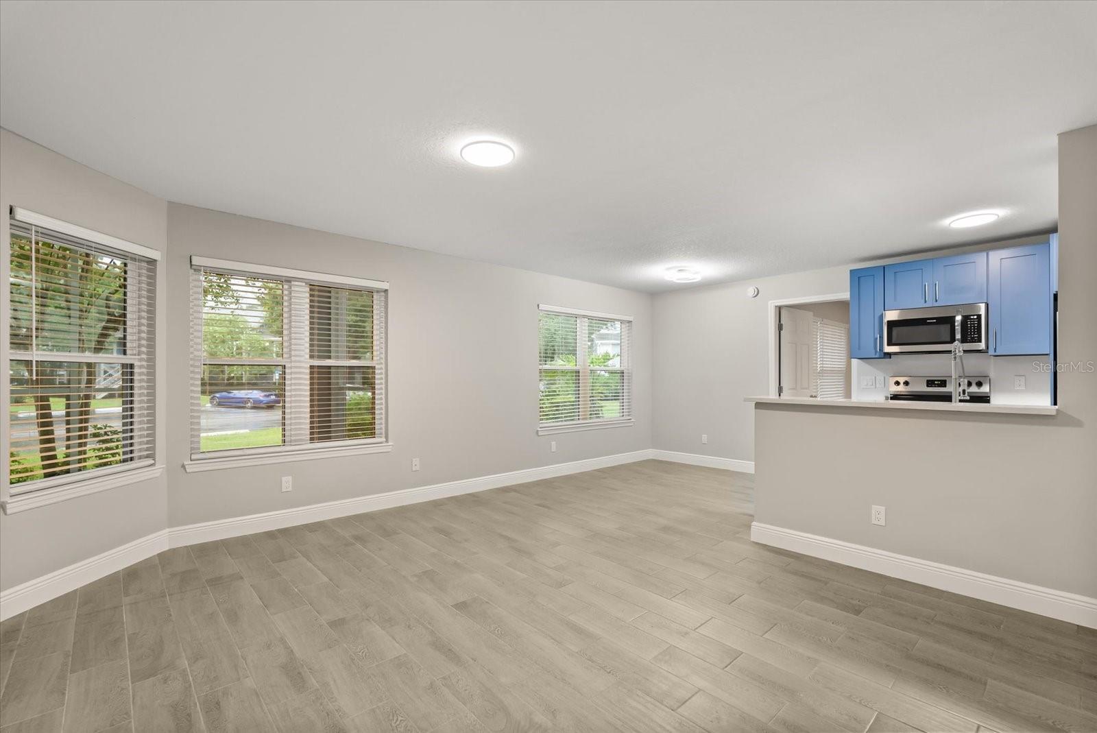 Image 4 of 26 For 2592 Grassy Point Drive 104