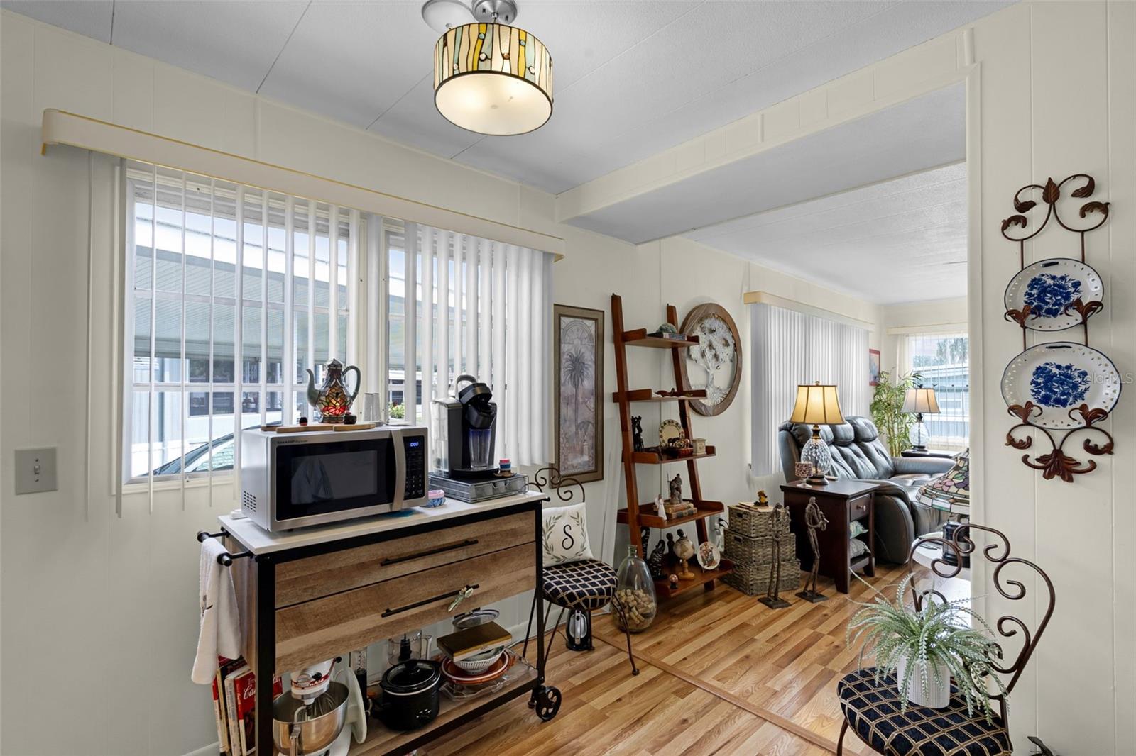 Image 10 of 35 For 9 Cocos Plumosa Drive A