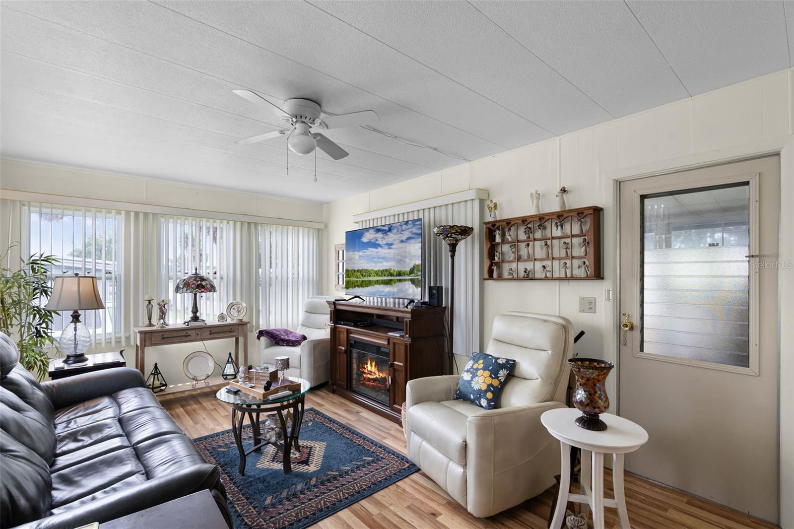 Image 11 of 35 For 9 Cocos Plumosa Drive A