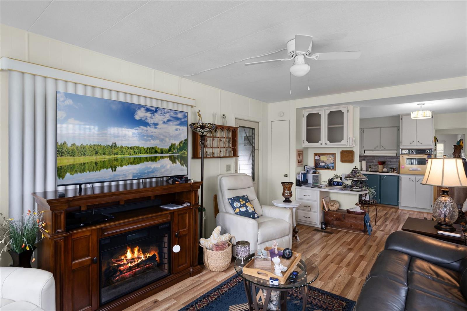 Image 12 of 35 For 9 Cocos Plumosa Drive A