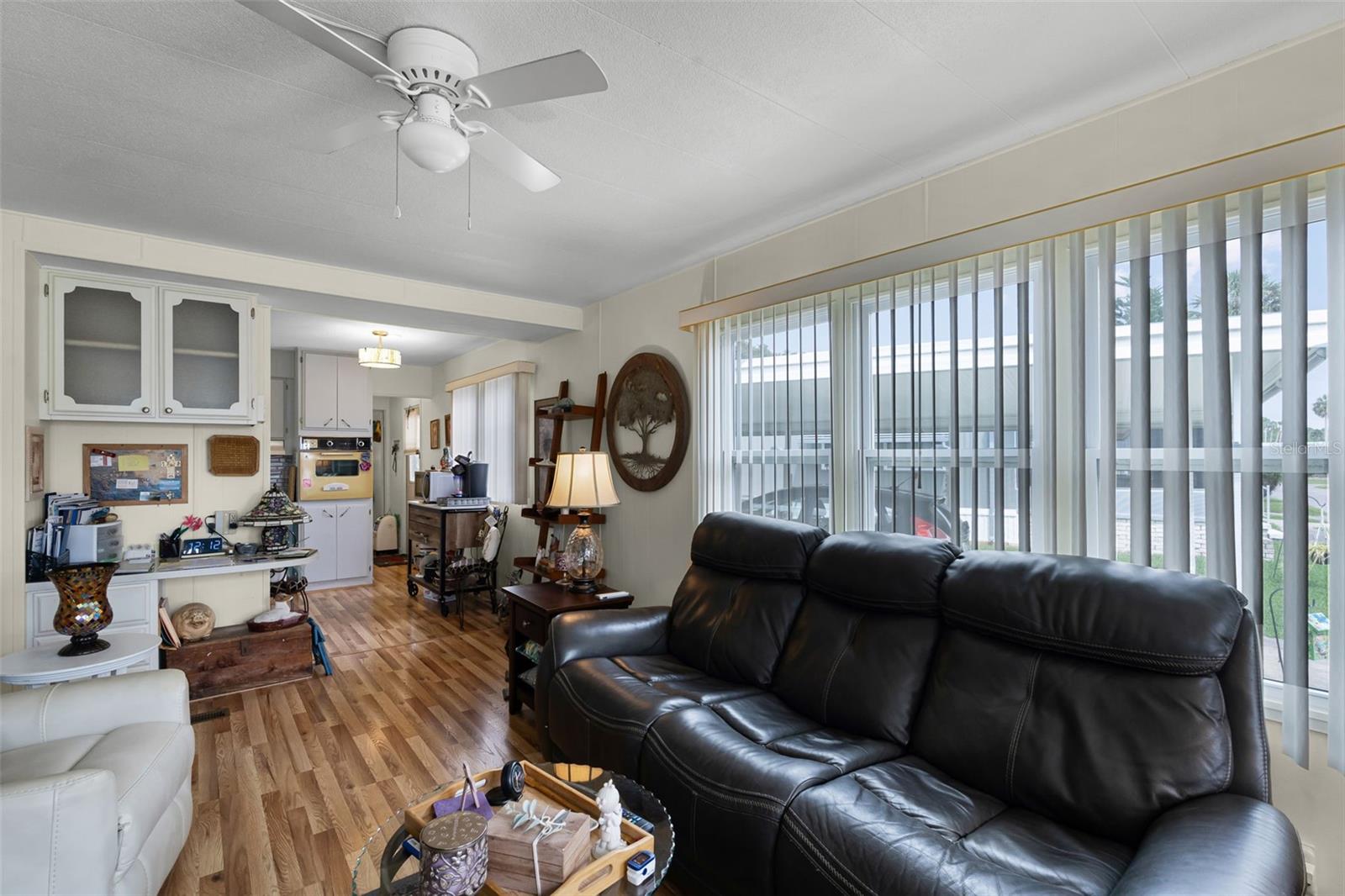 Image 14 of 35 For 9 Cocos Plumosa Drive A