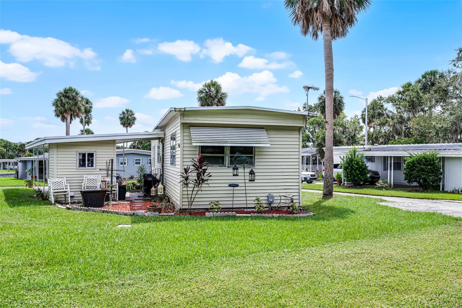 Image 21 of 35 For 9 Cocos Plumosa Drive A