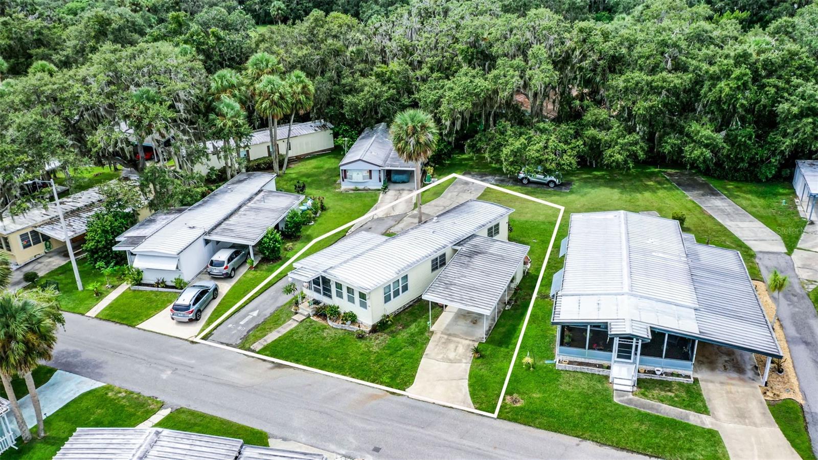 Image 22 of 35 For 9 Cocos Plumosa Drive A