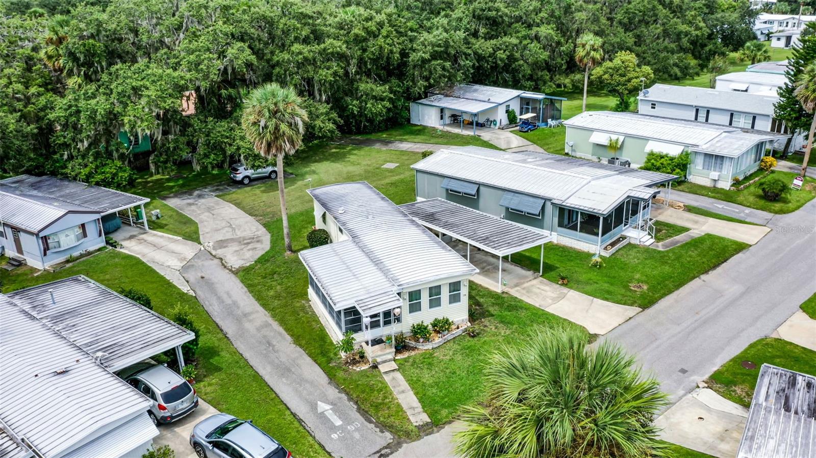 Image 23 of 35 For 9 Cocos Plumosa Drive A