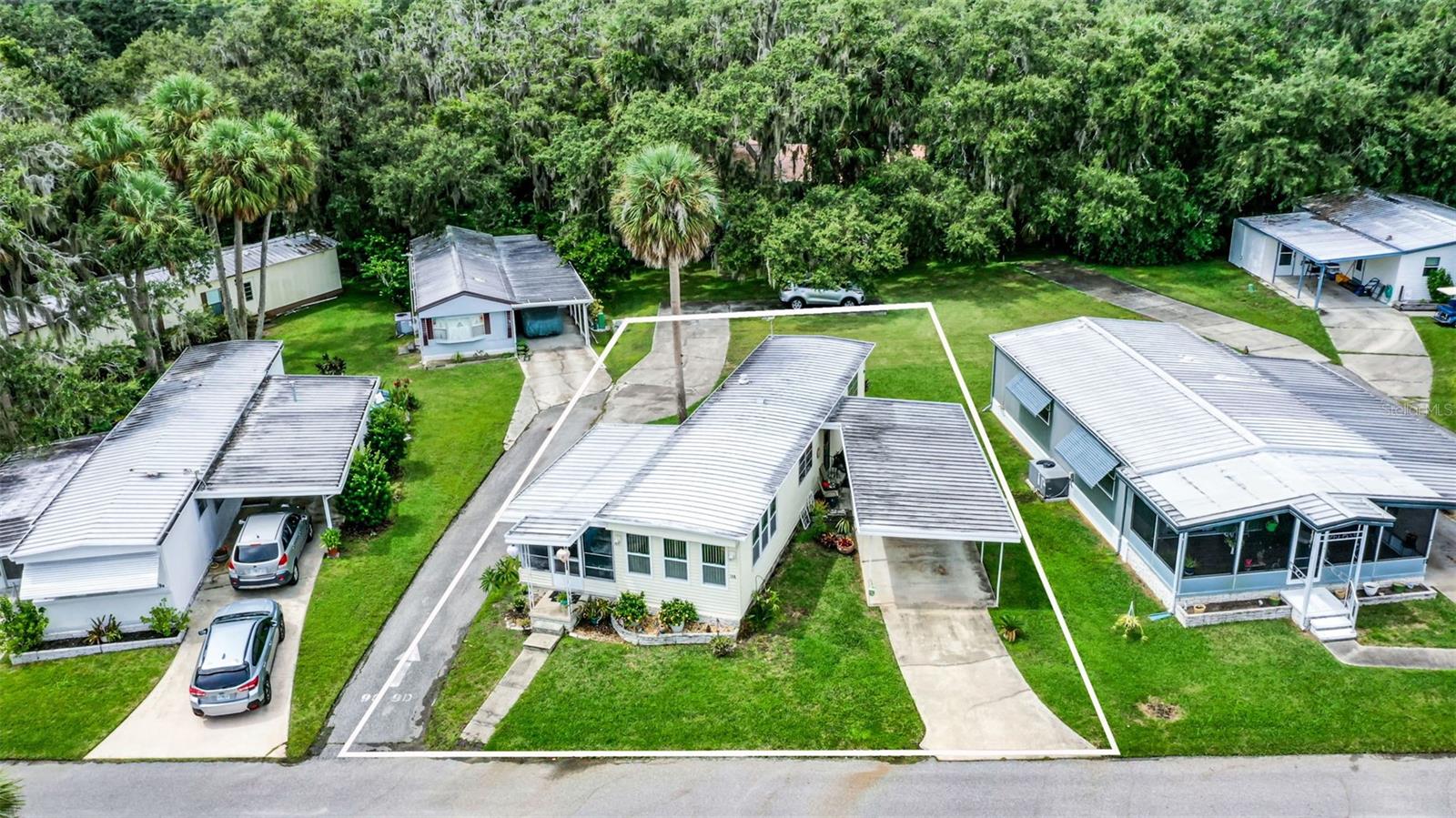 Image 25 of 35 For 9 Cocos Plumosa Drive A