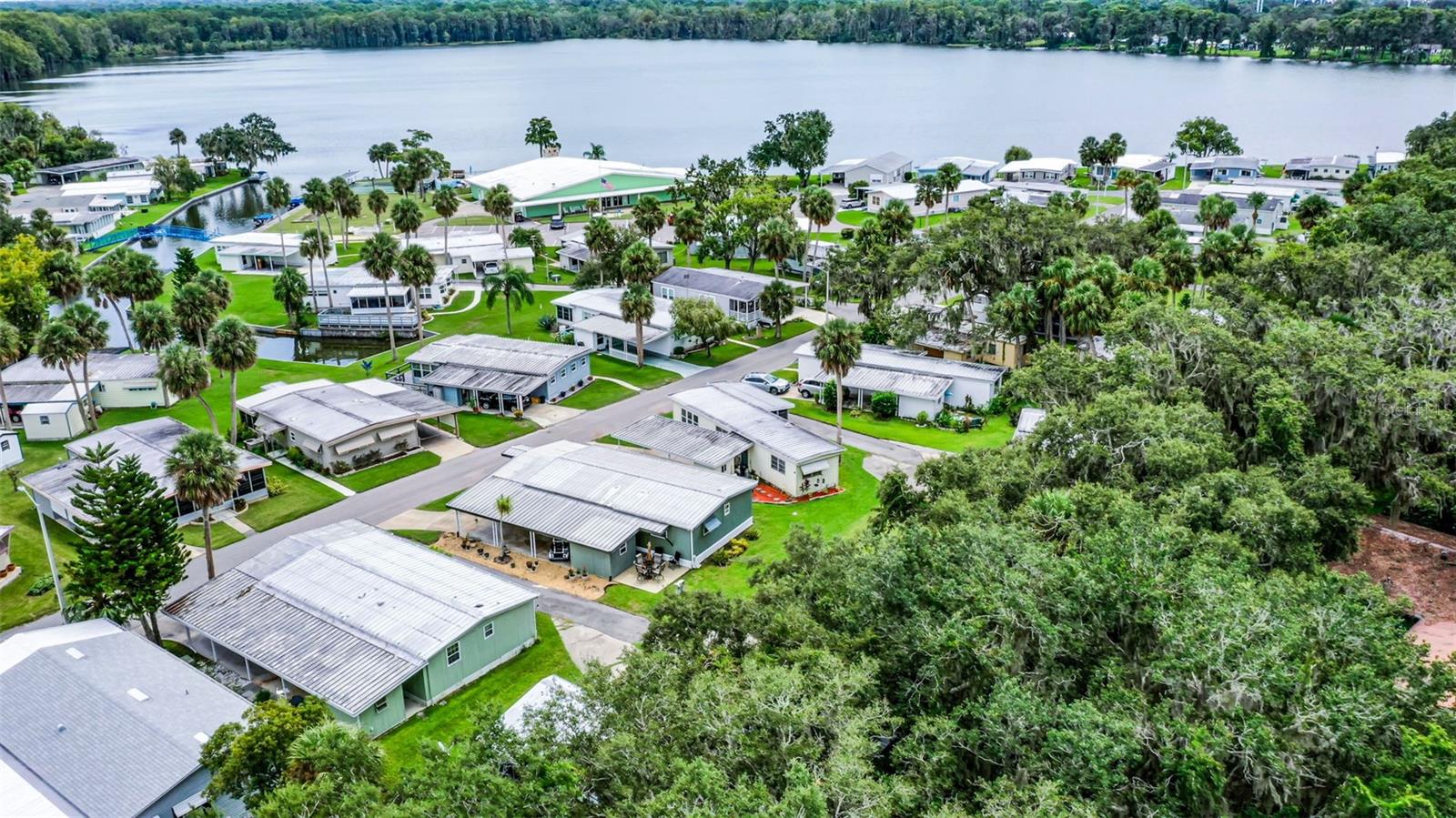 Image 28 of 35 For 9 Cocos Plumosa Drive A