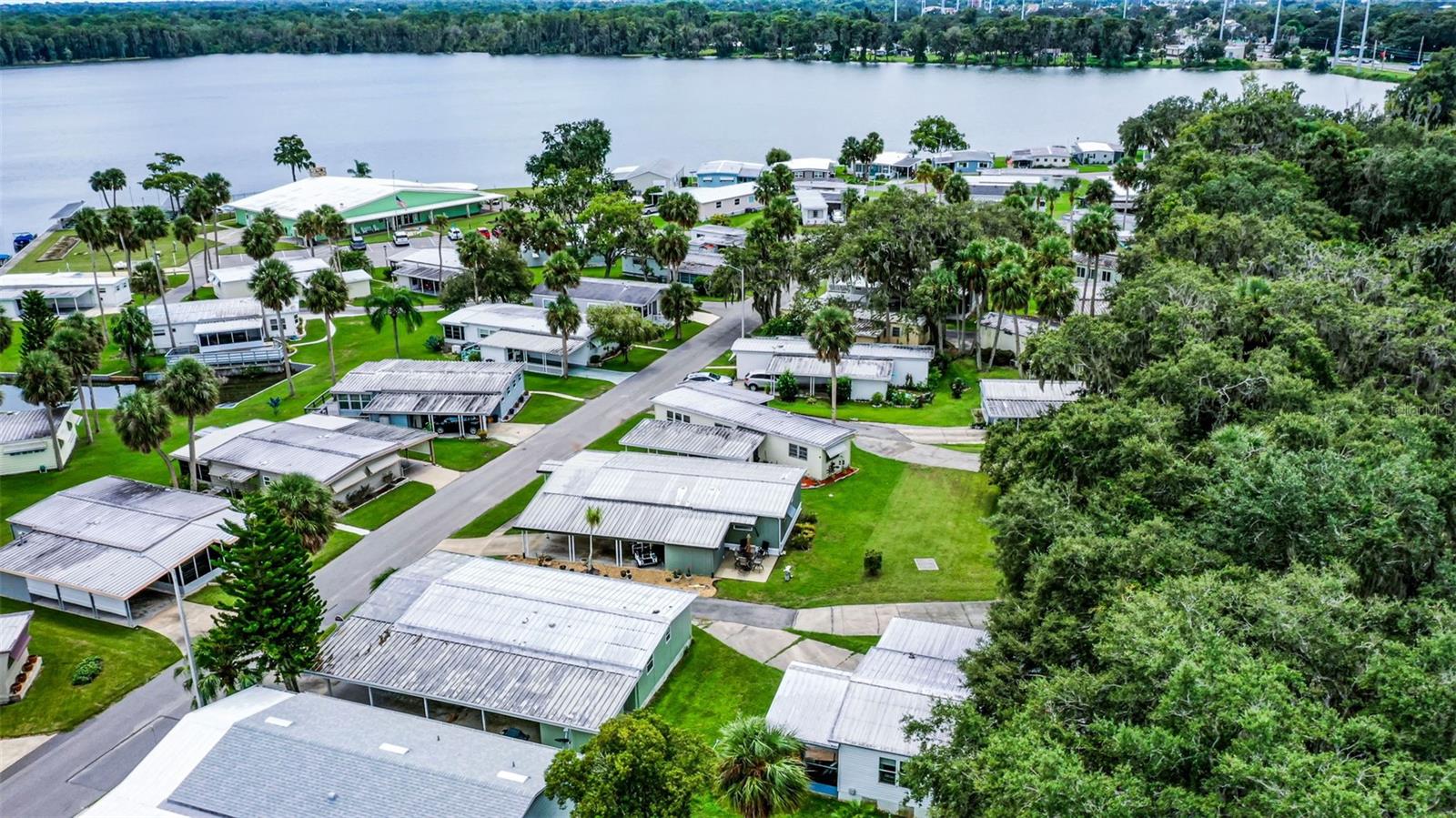 Image 29 of 35 For 9 Cocos Plumosa Drive A