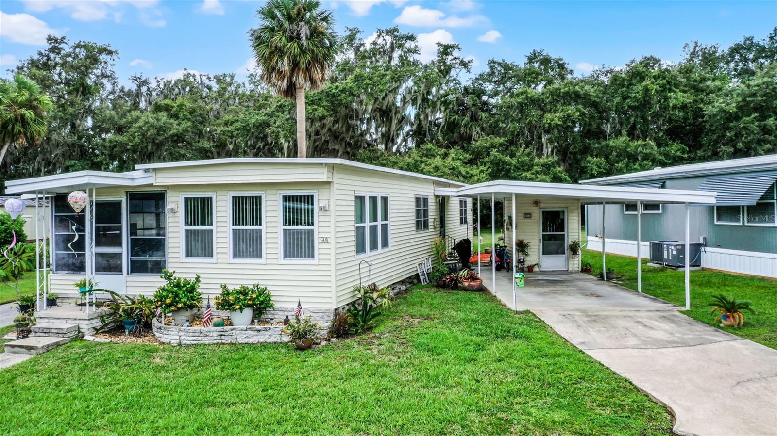 Image 3 of 35 For 9 Cocos Plumosa Drive A