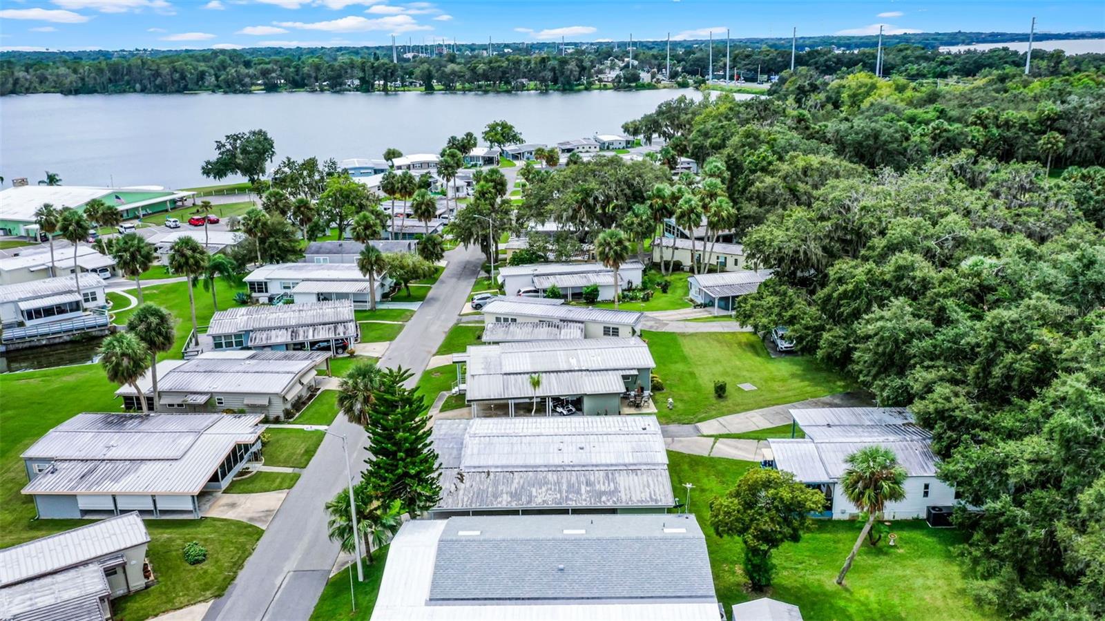 Image 30 of 35 For 9 Cocos Plumosa Drive A