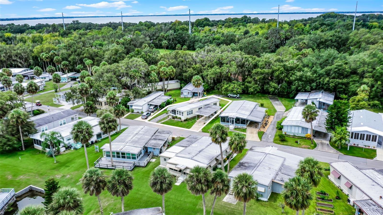 Image 32 of 35 For 9 Cocos Plumosa Drive A