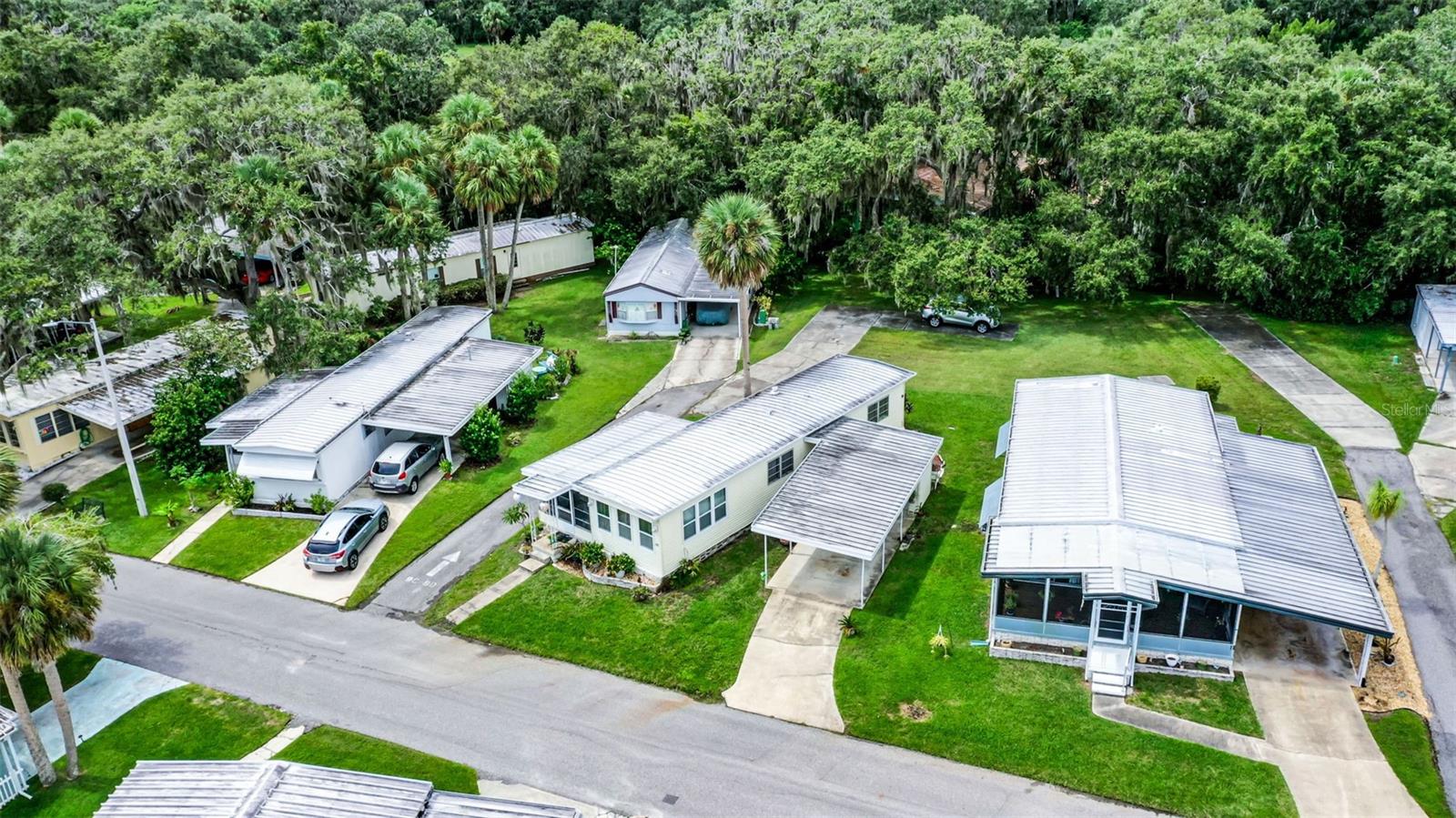 Image 34 of 35 For 9 Cocos Plumosa Drive A