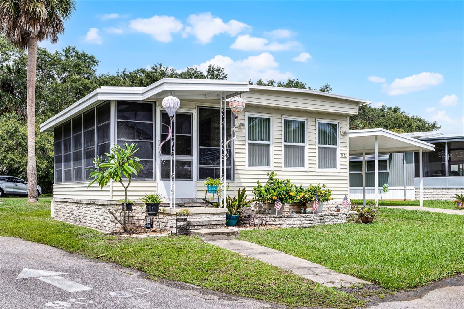 Image 6 of 35 For 9 Cocos Plumosa Drive A