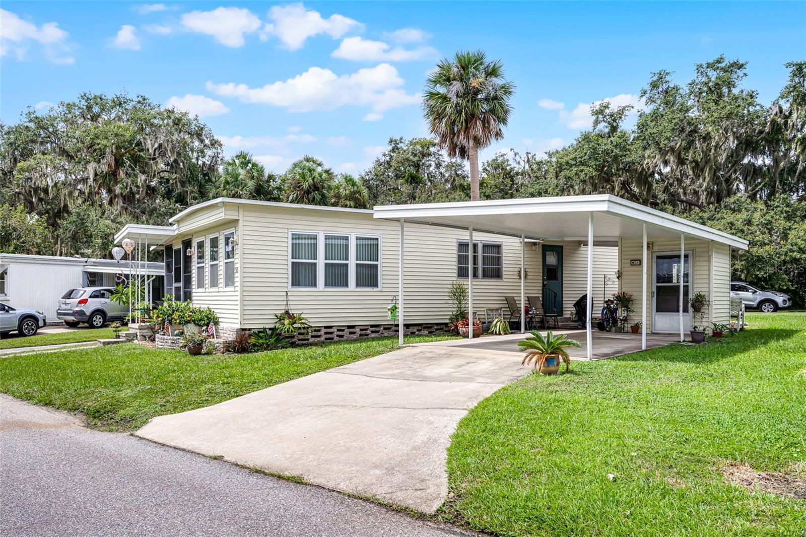 Image 7 of 35 For 9 Cocos Plumosa Drive A