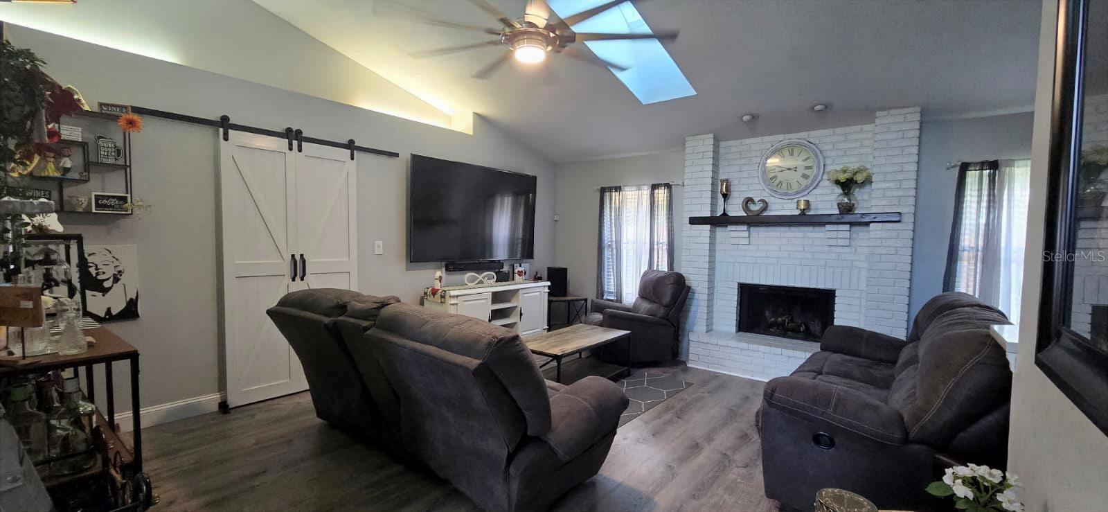 Image 11 of 21 For 653 Oak Hollow Way
