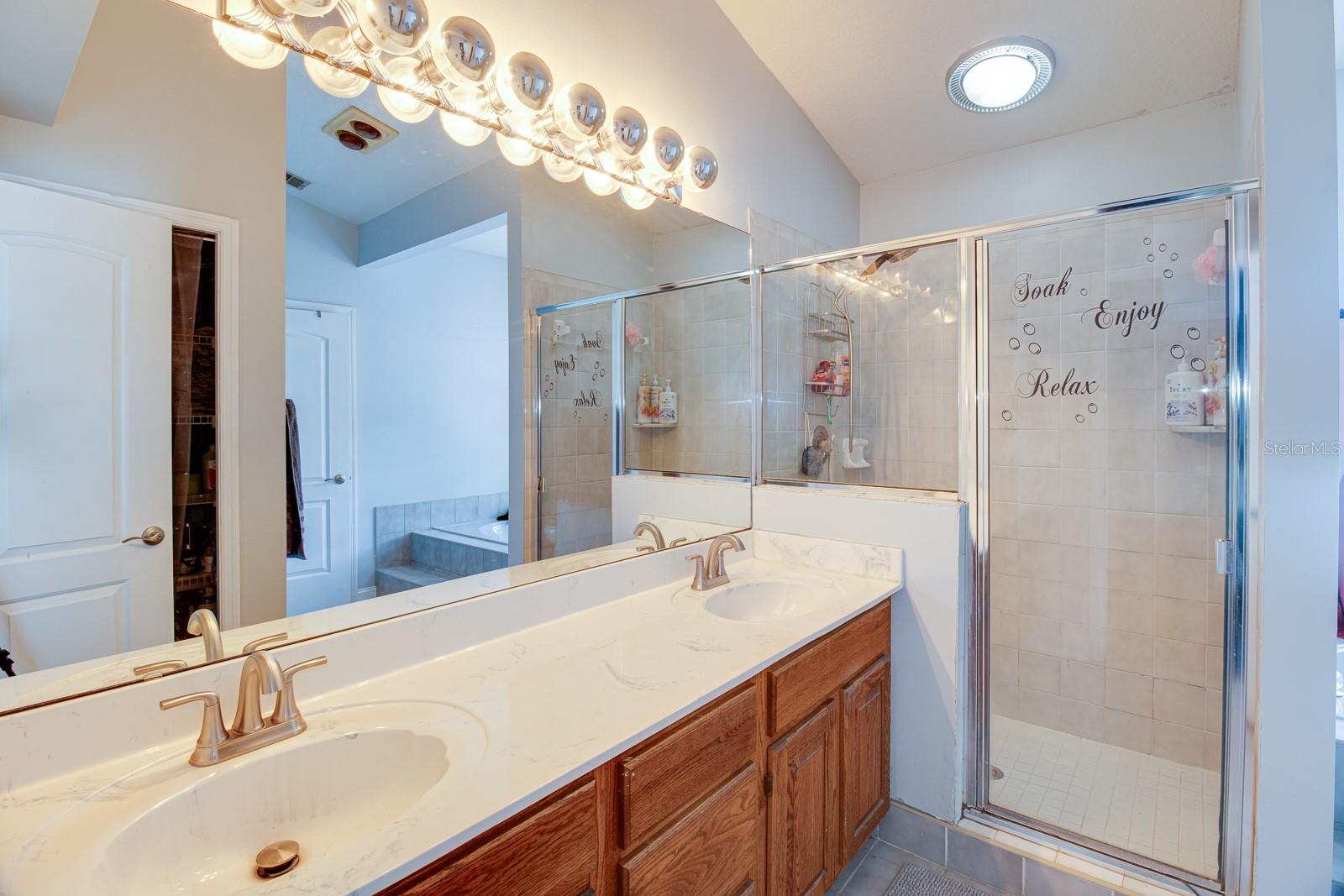 Image 24 of 47 For 653 Oak Hollow Way