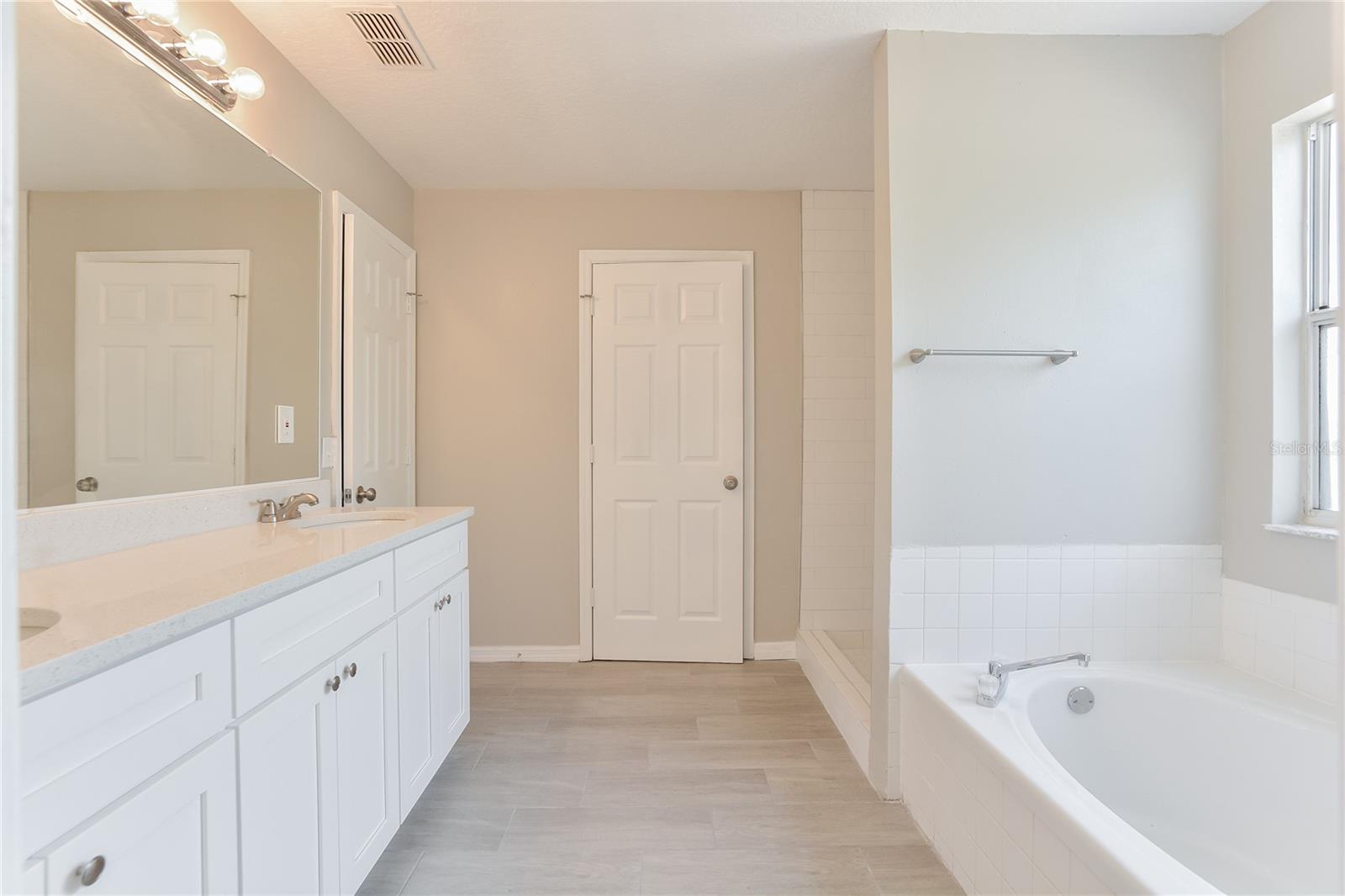 Image 10 of 17 For 2997 Beaumont Lane