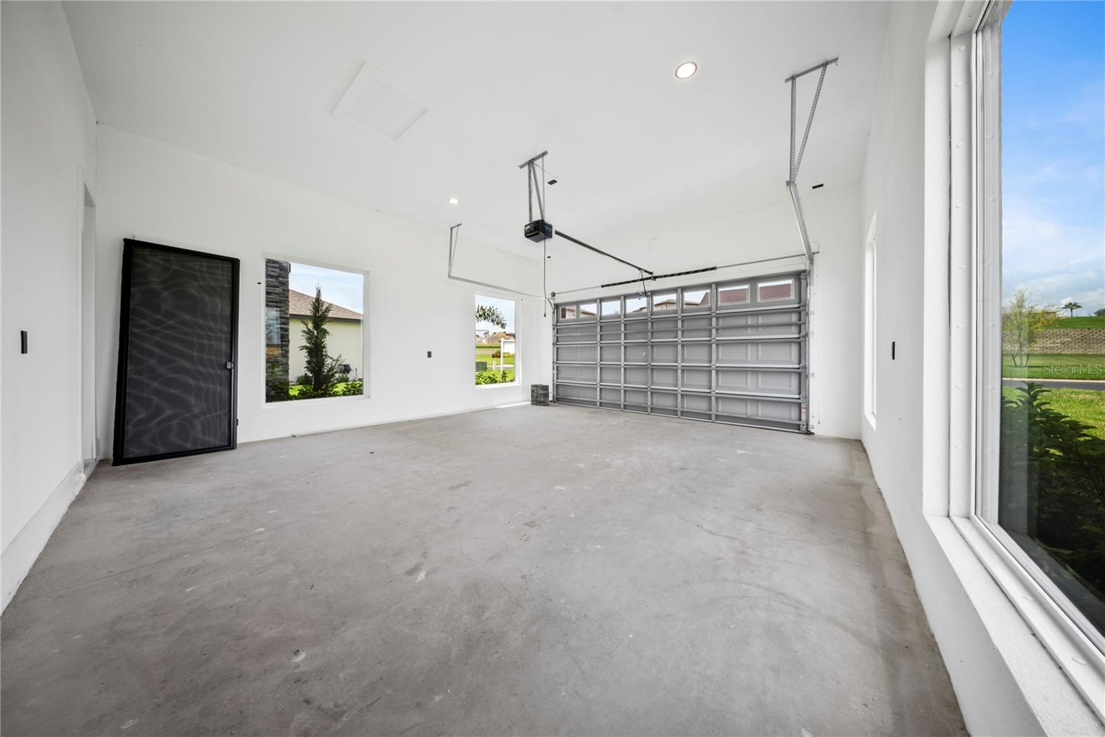 Image 36 of 92 For 156 Caladium Avenue