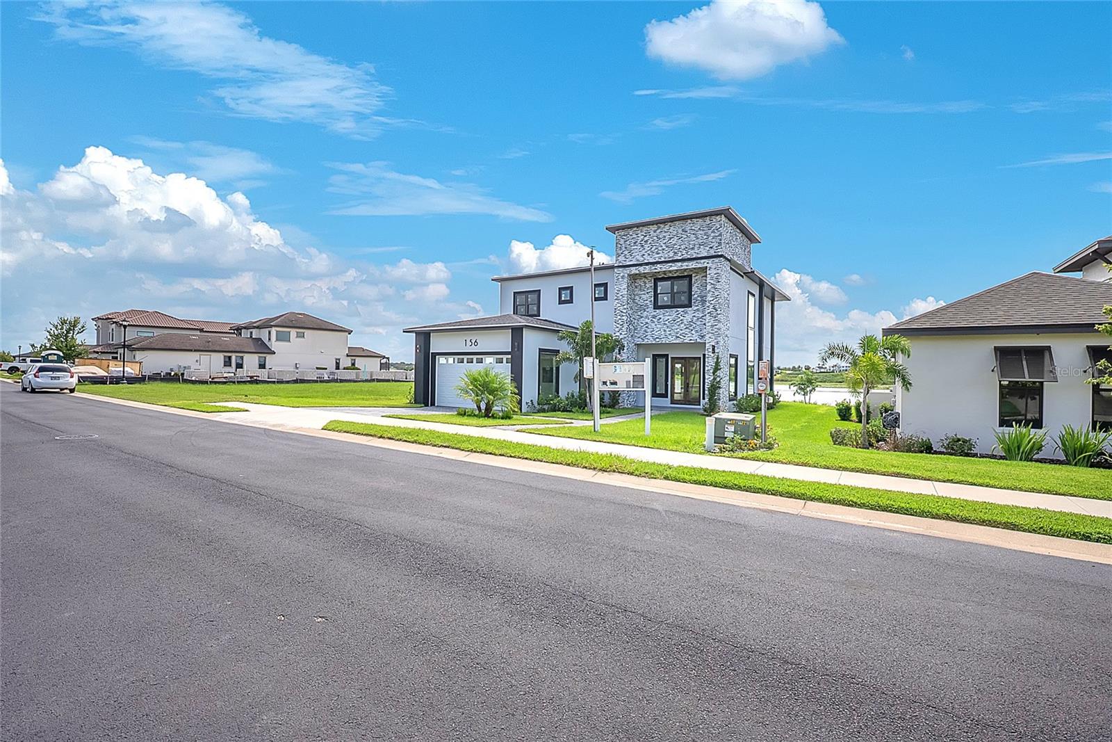 Image 4 of 92 For 156 Caladium Avenue