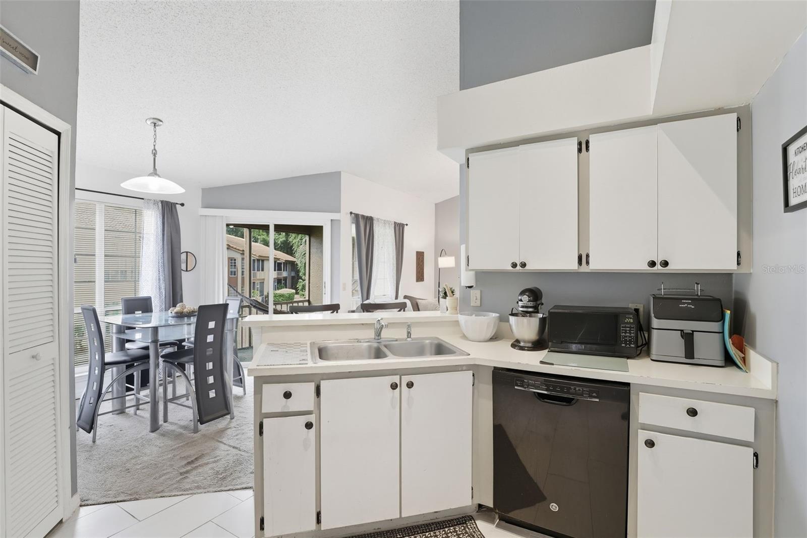 Image 10 of 26 For 4684 Pembrook Place I-205