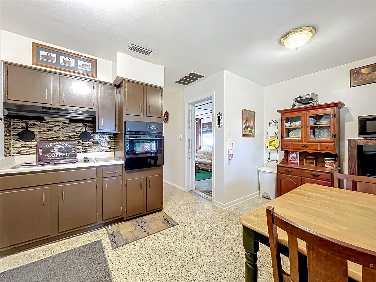 Image 10 of 31 For 566 Wisteria Avenue