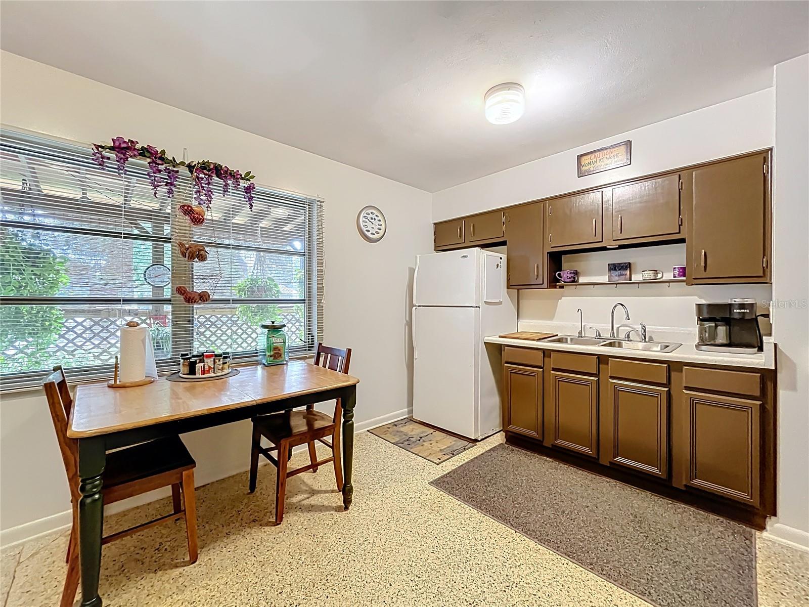 Image 11 of 31 For 566 Wisteria Avenue