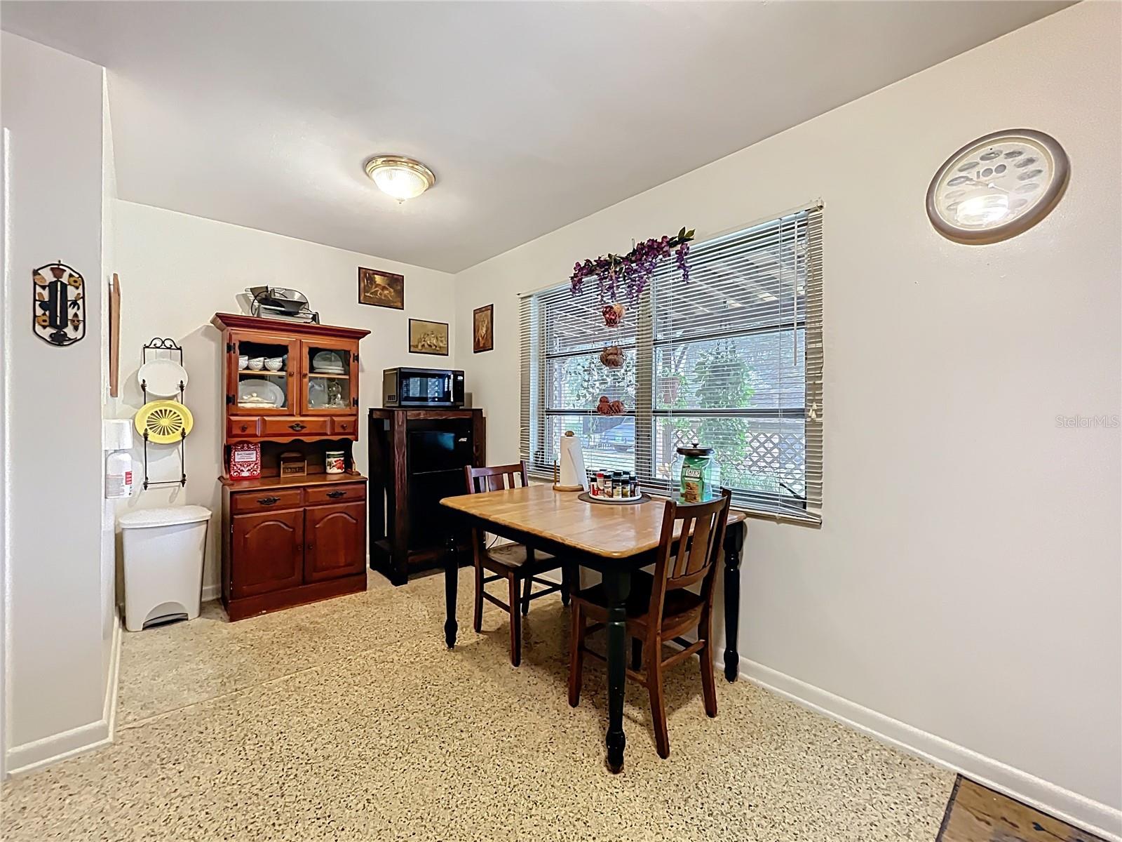 Image 12 of 31 For 566 Wisteria Avenue