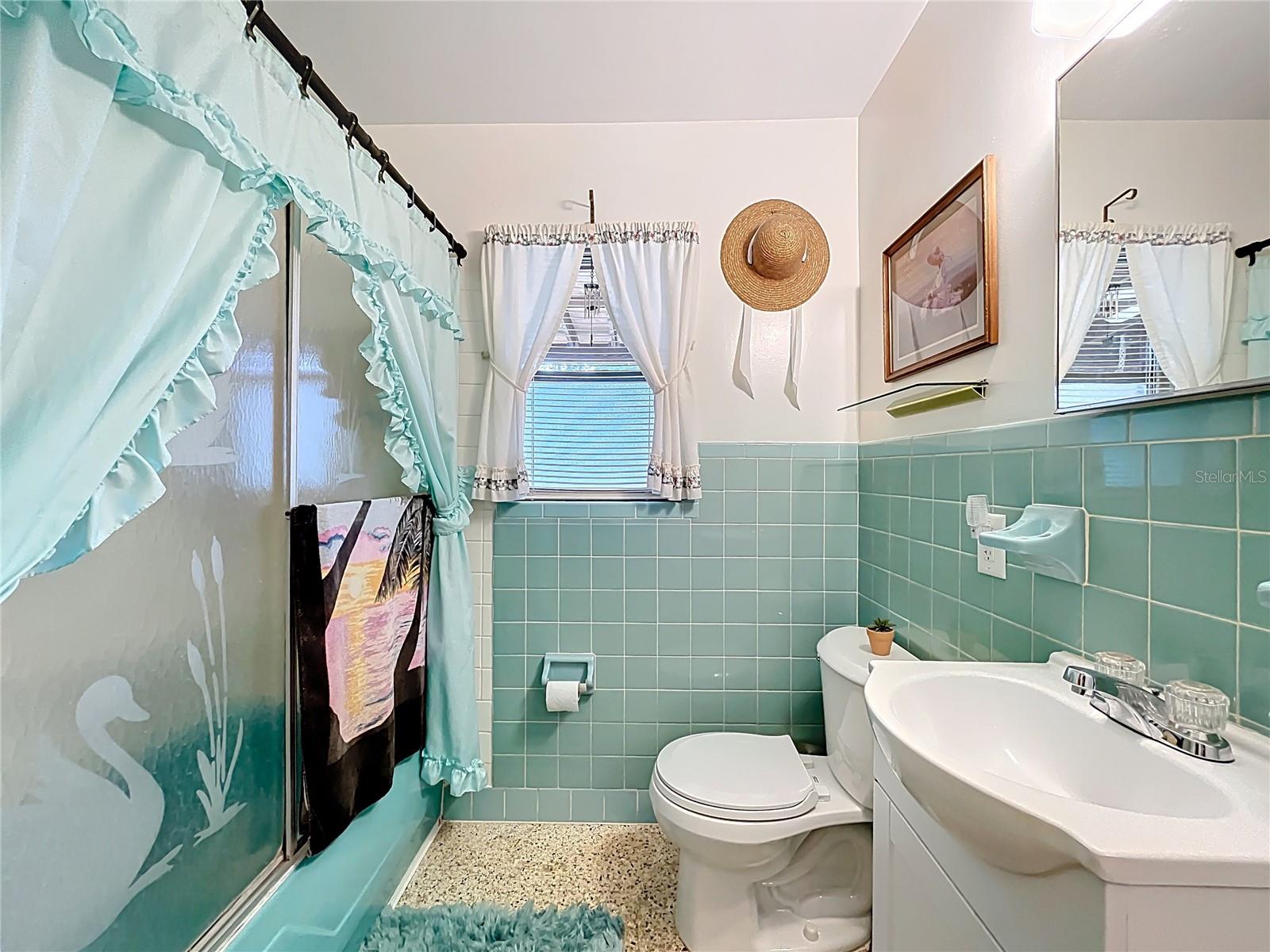Image 15 of 31 For 566 Wisteria Avenue