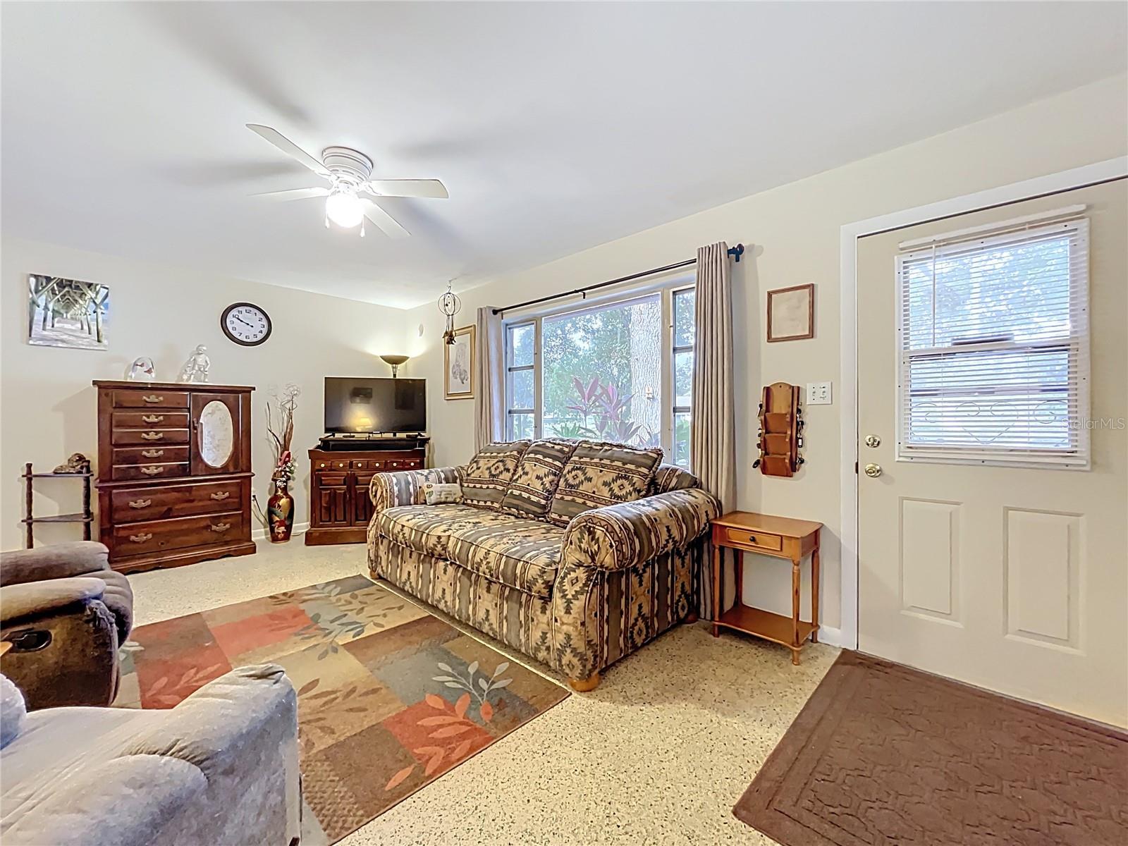 Image 21 of 31 For 566 Wisteria Avenue