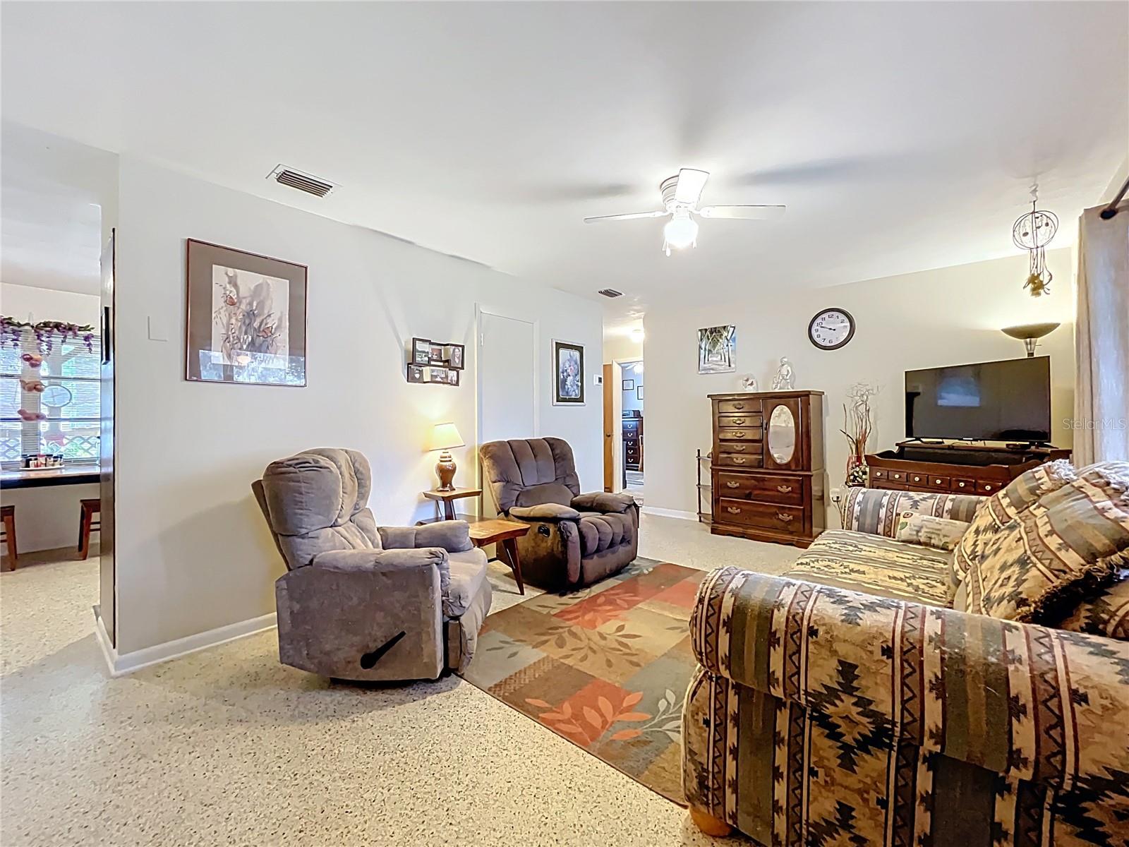 Image 3 of 31 For 566 Wisteria Avenue