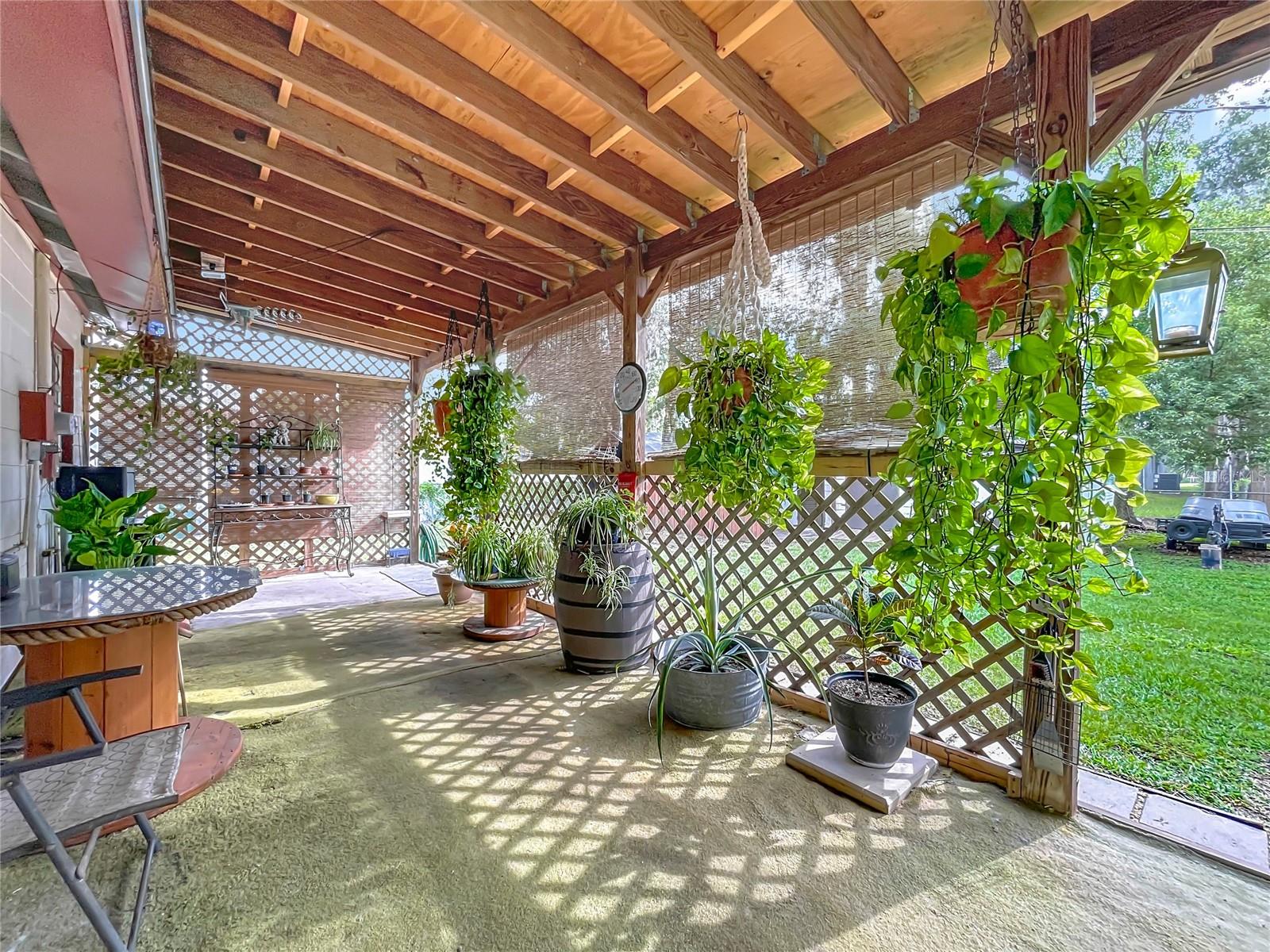 Image 6 of 31 For 566 Wisteria Avenue