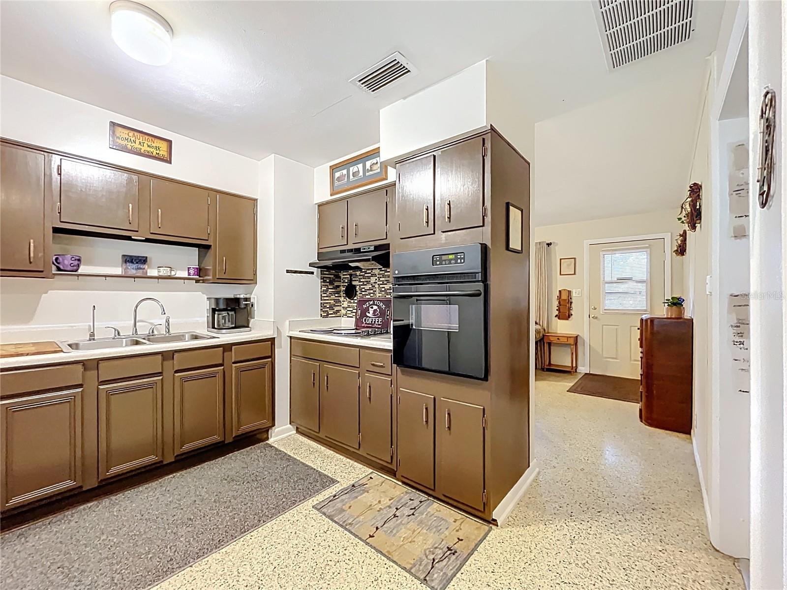Image 9 of 31 For 566 Wisteria Avenue