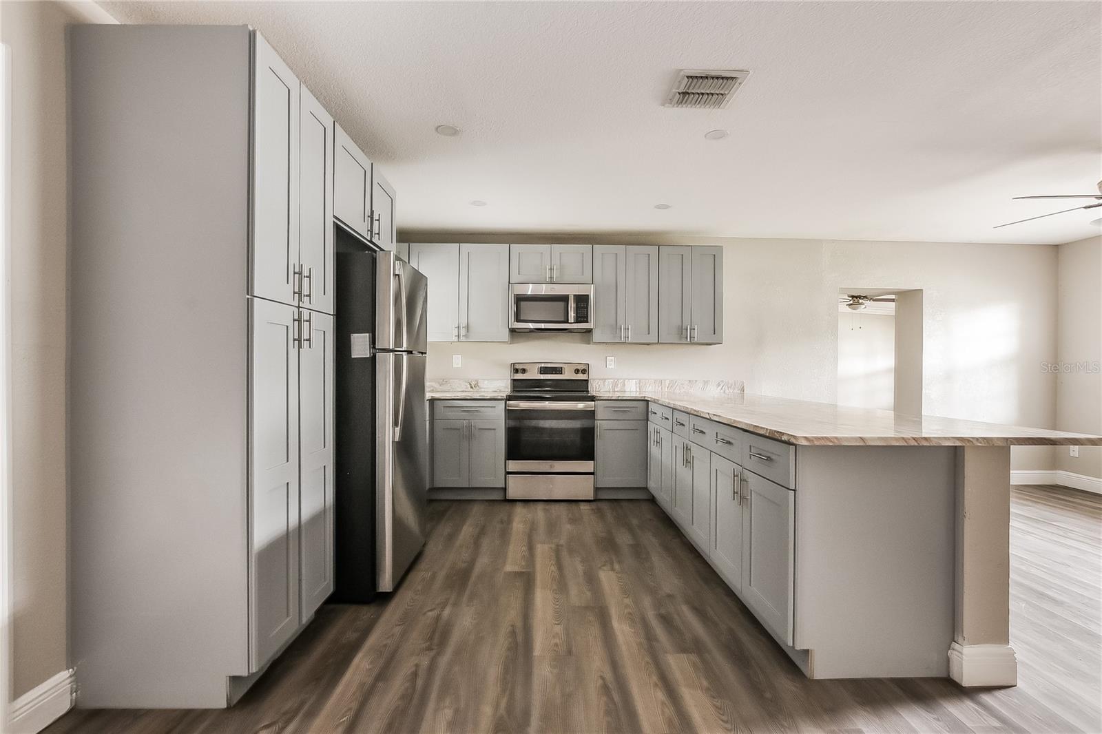 Image 4 of 17 For 1230 Saint James Road