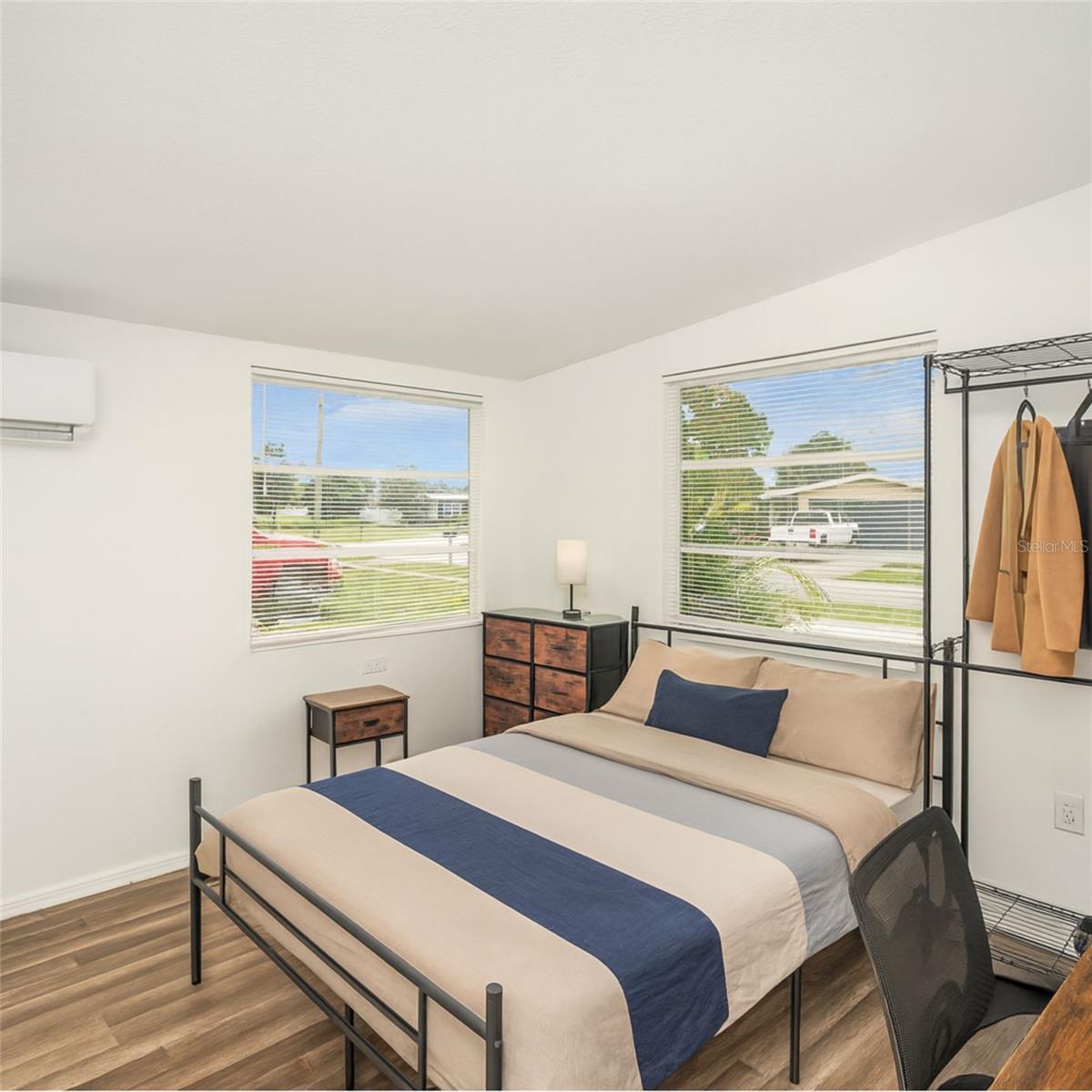 Image 5 of 10 For 211 Duxbury Avenue