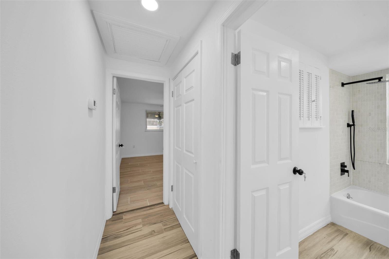 Image 10 of 30 For 3307 Pinetree Street