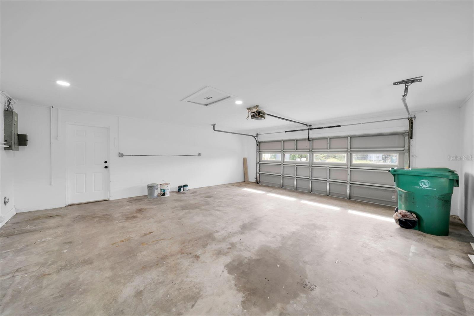 Image 11 of 30 For 3307 Pinetree Street