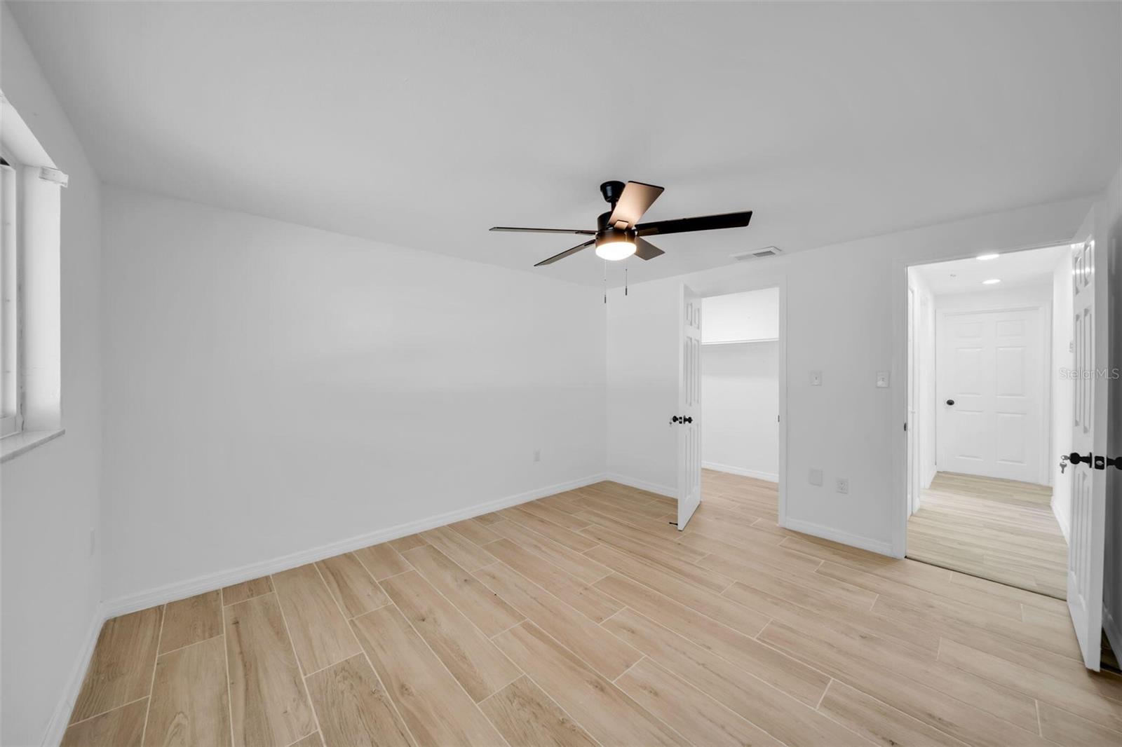 Image 13 of 30 For 3307 Pinetree Street