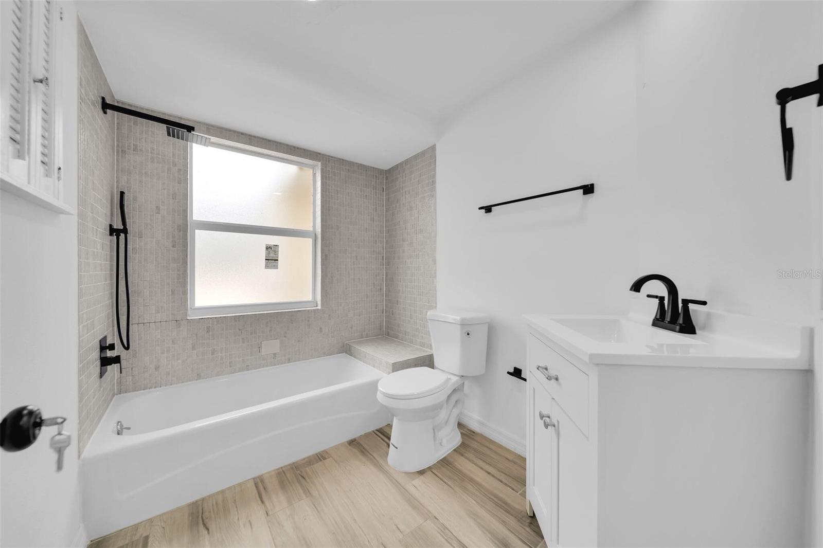 Image 14 of 30 For 3307 Pinetree Street