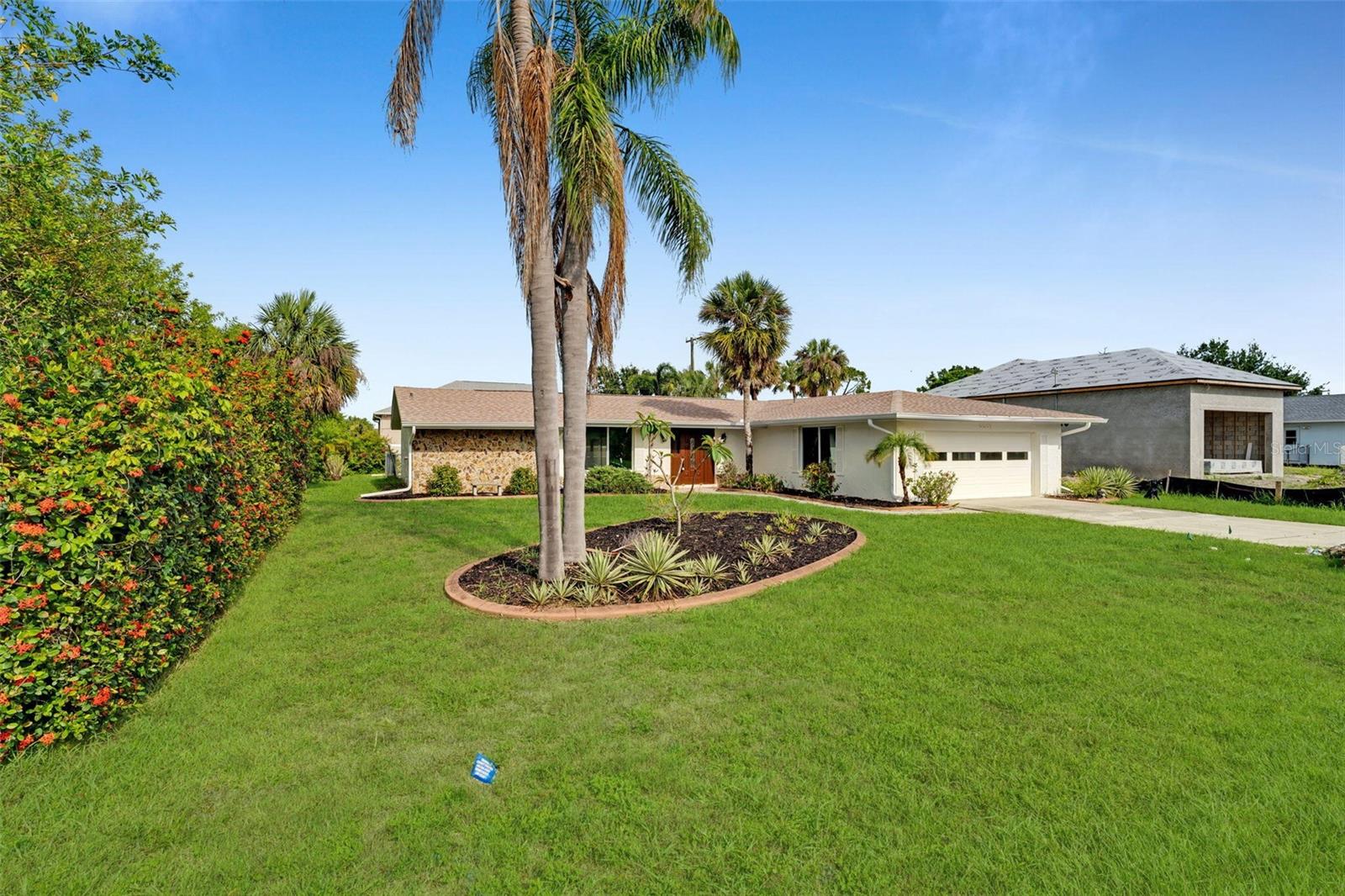 Image 2 of 30 For 3307 Pinetree Street