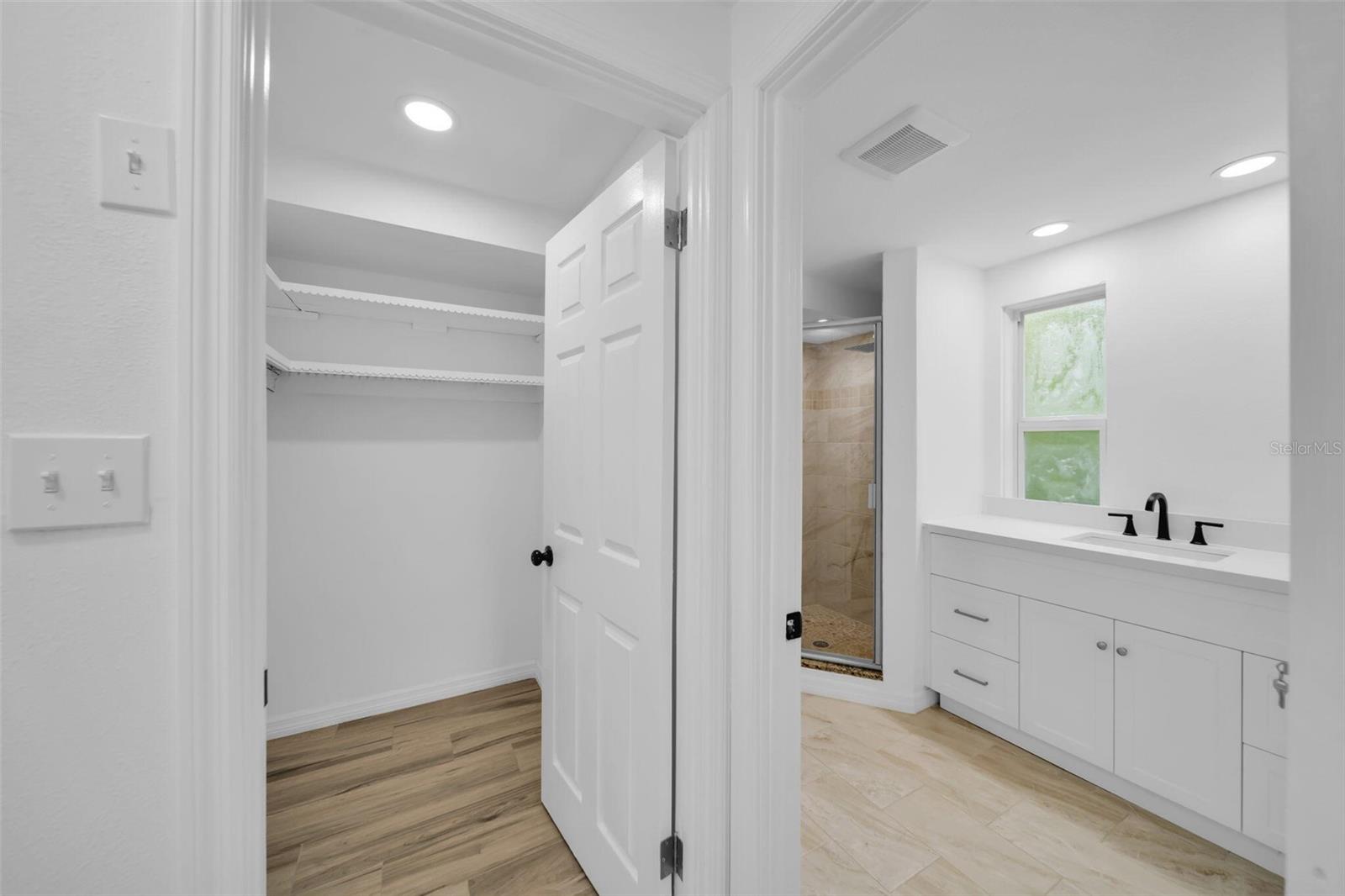 Image 22 of 30 For 3307 Pinetree Street