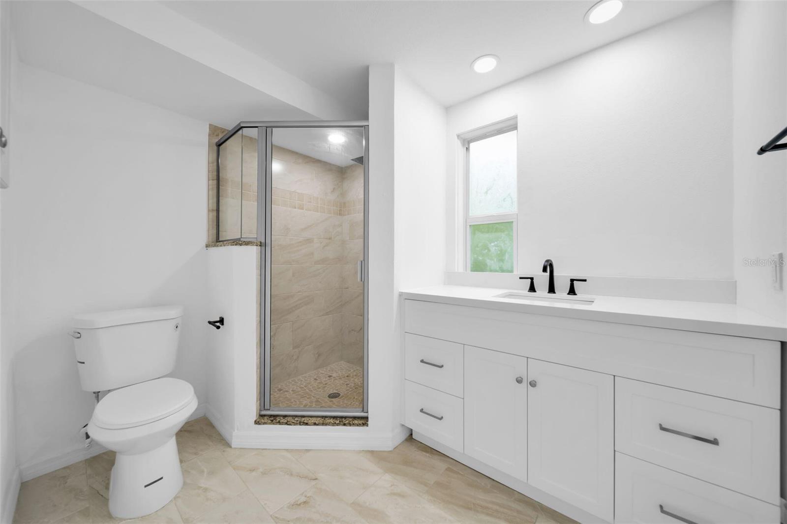 Image 24 of 30 For 3307 Pinetree Street