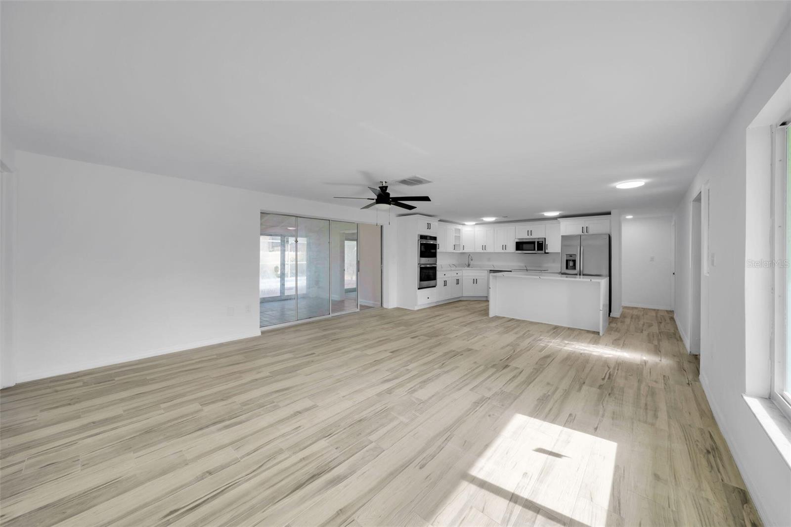 Image 4 of 30 For 3307 Pinetree Street