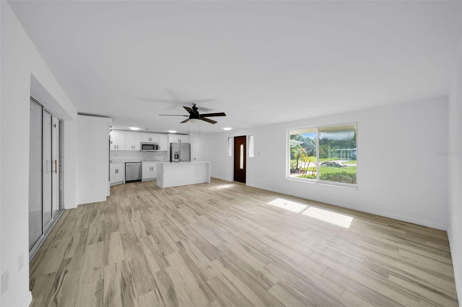 Image 5 of 30 For 3307 Pinetree Street