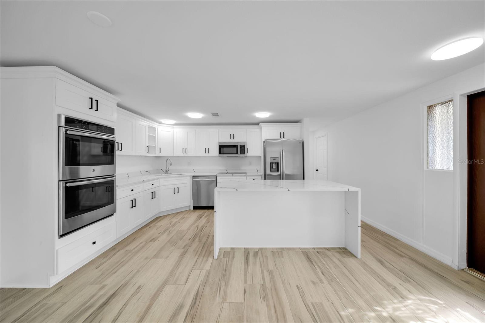 Image 6 of 30 For 3307 Pinetree Street